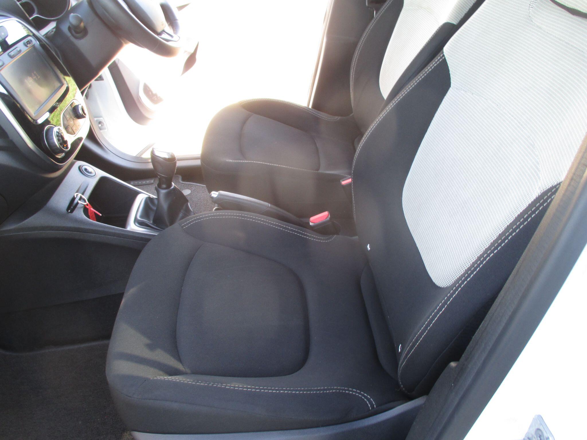 Renault Captur view 32