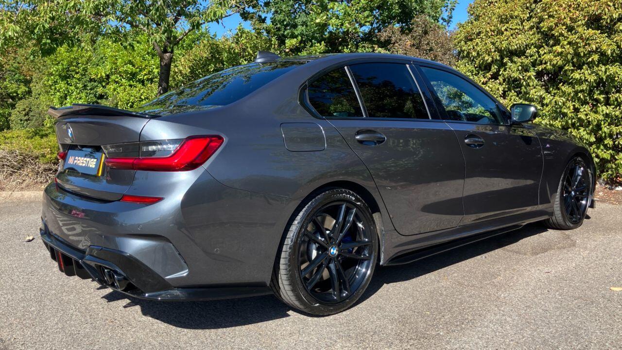 BMW 3 Series view 32
