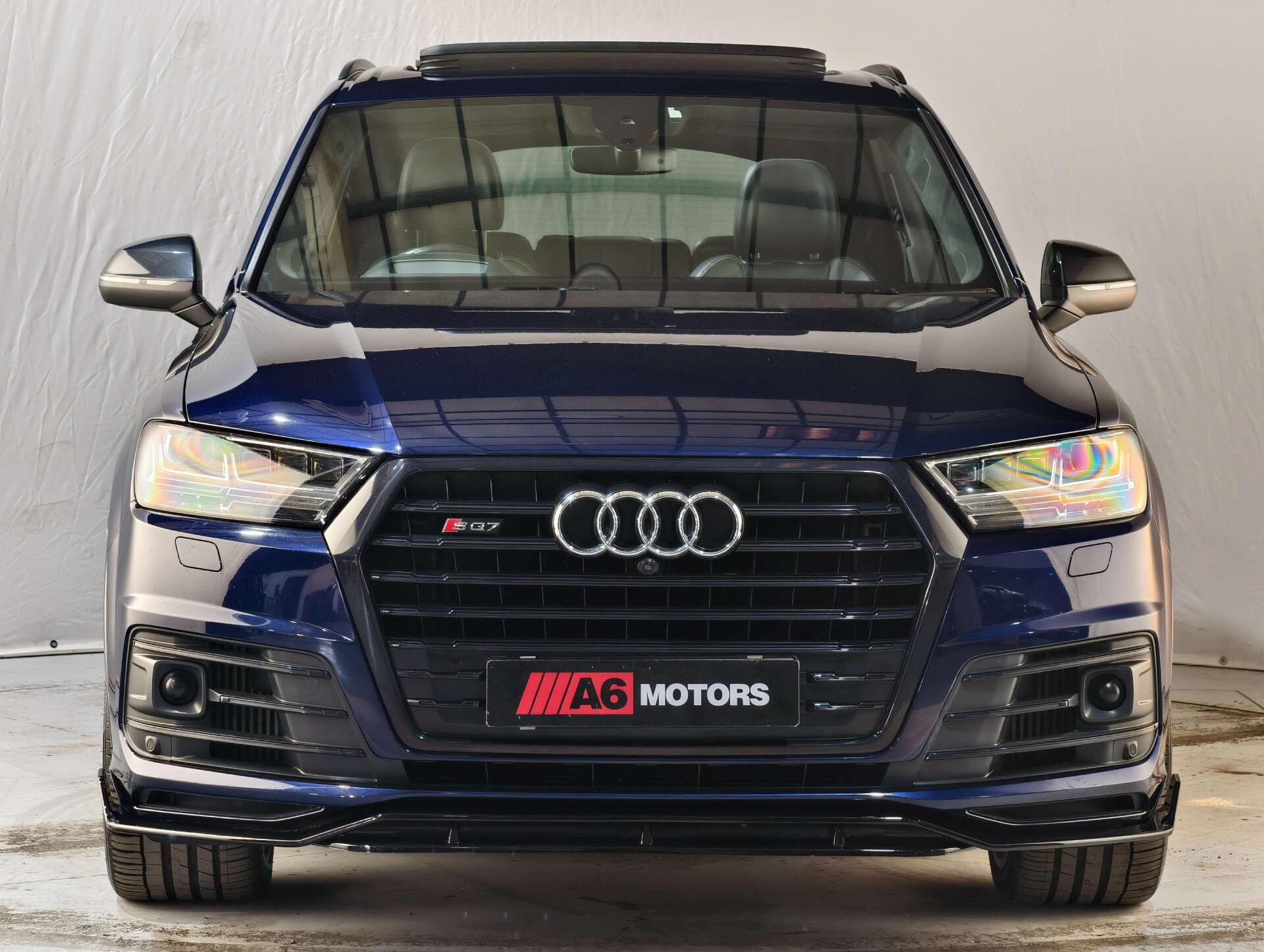 Audi SQ7 view 10