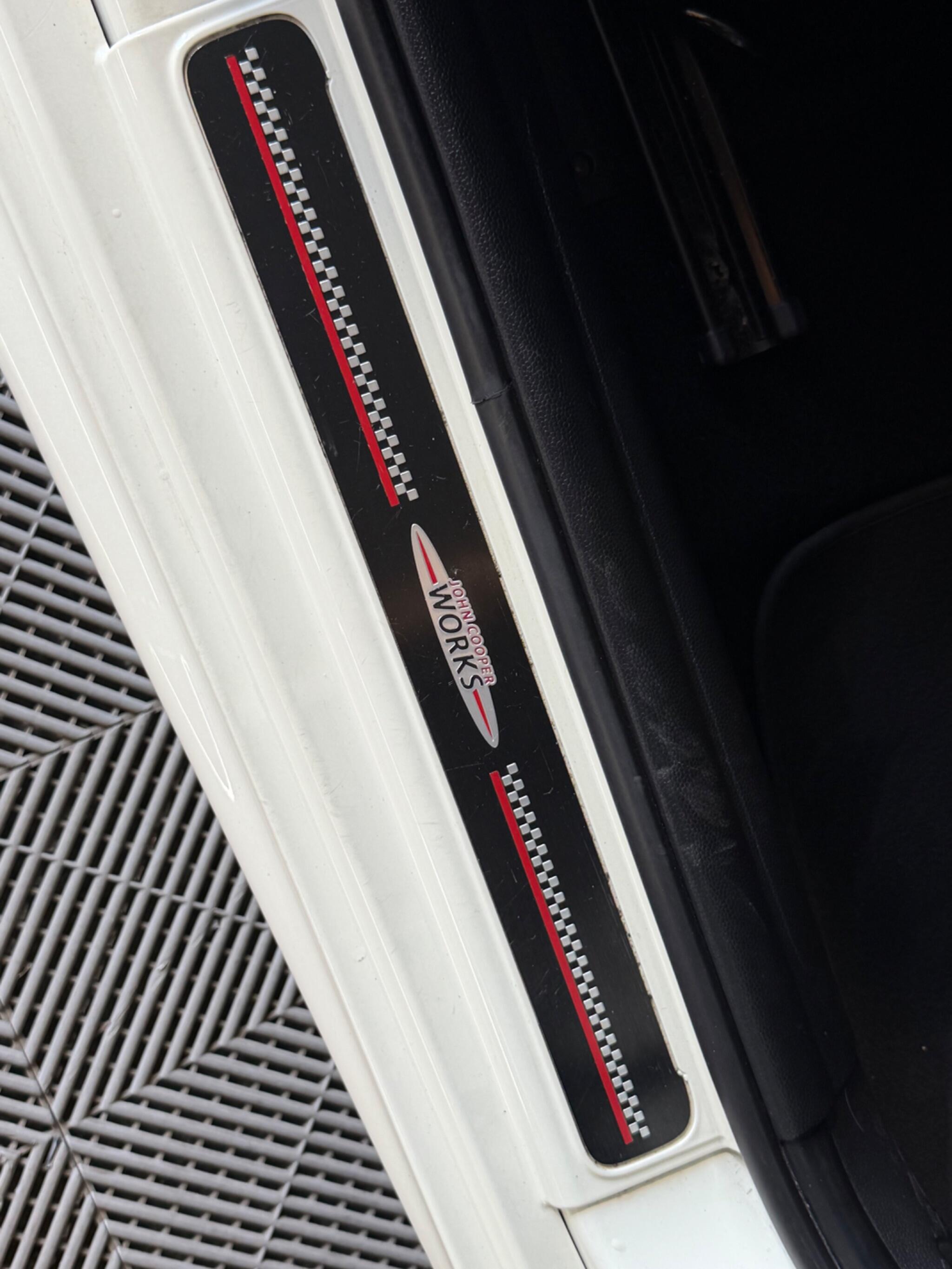 Mini Hatch view 39