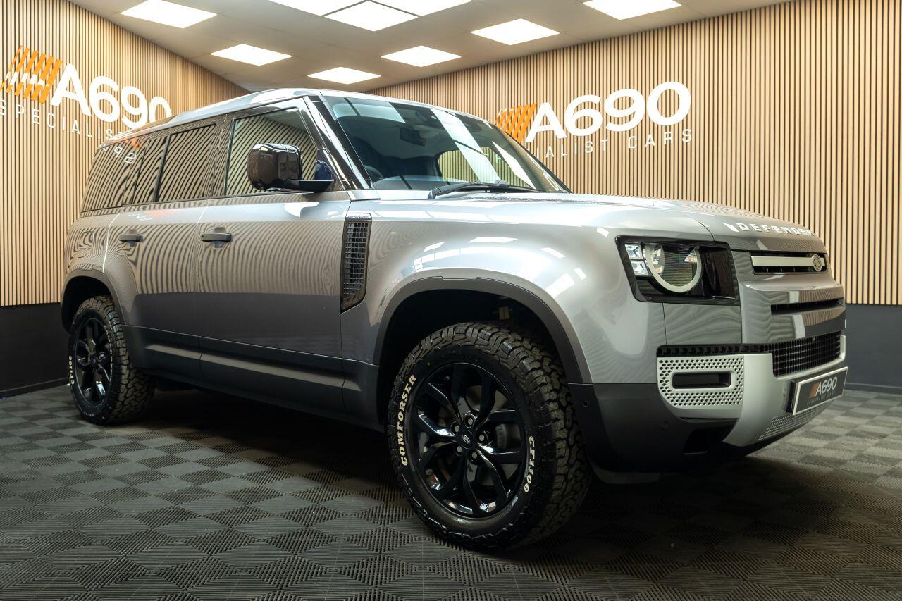 Land Rover Defender 110 view 9