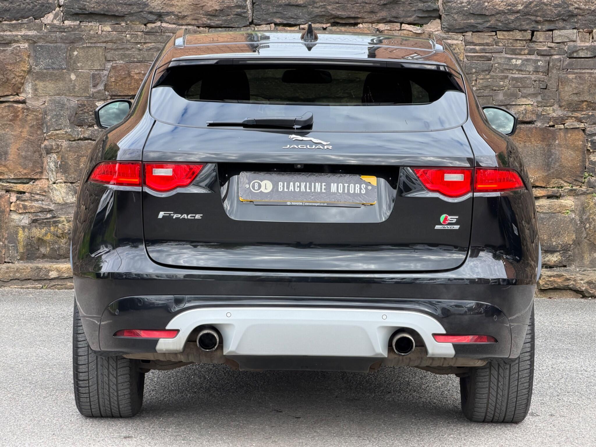 Jaguar F-Pace view 6