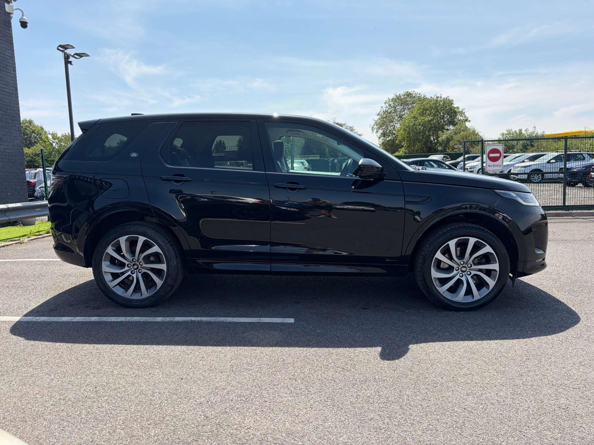 Land Rover Discovery Sport view 9