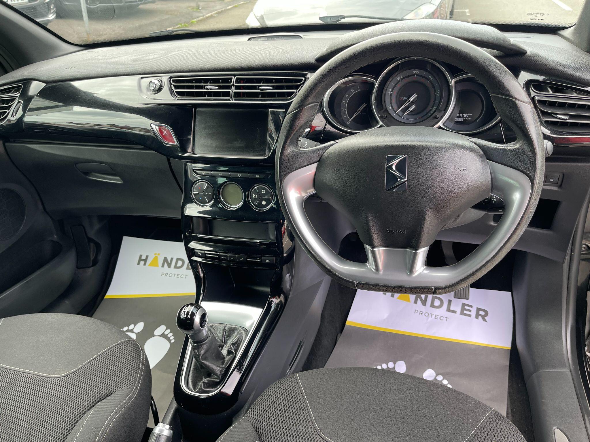 DS Automobiles DS 3 view 25