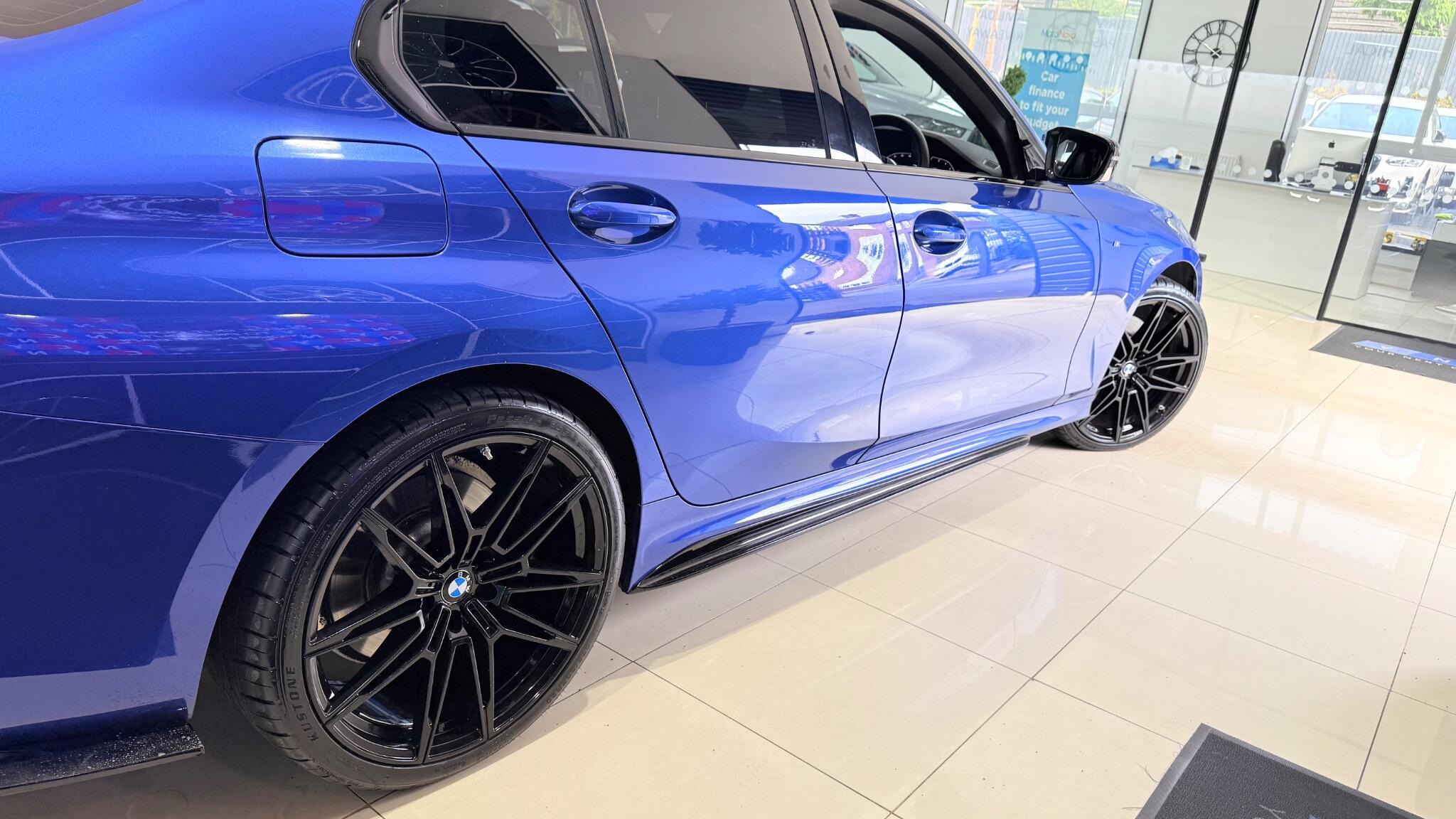 BMW 3 Series view 25