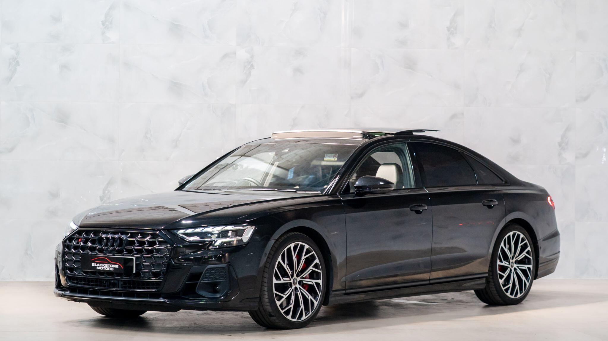 Audi S8 view 4