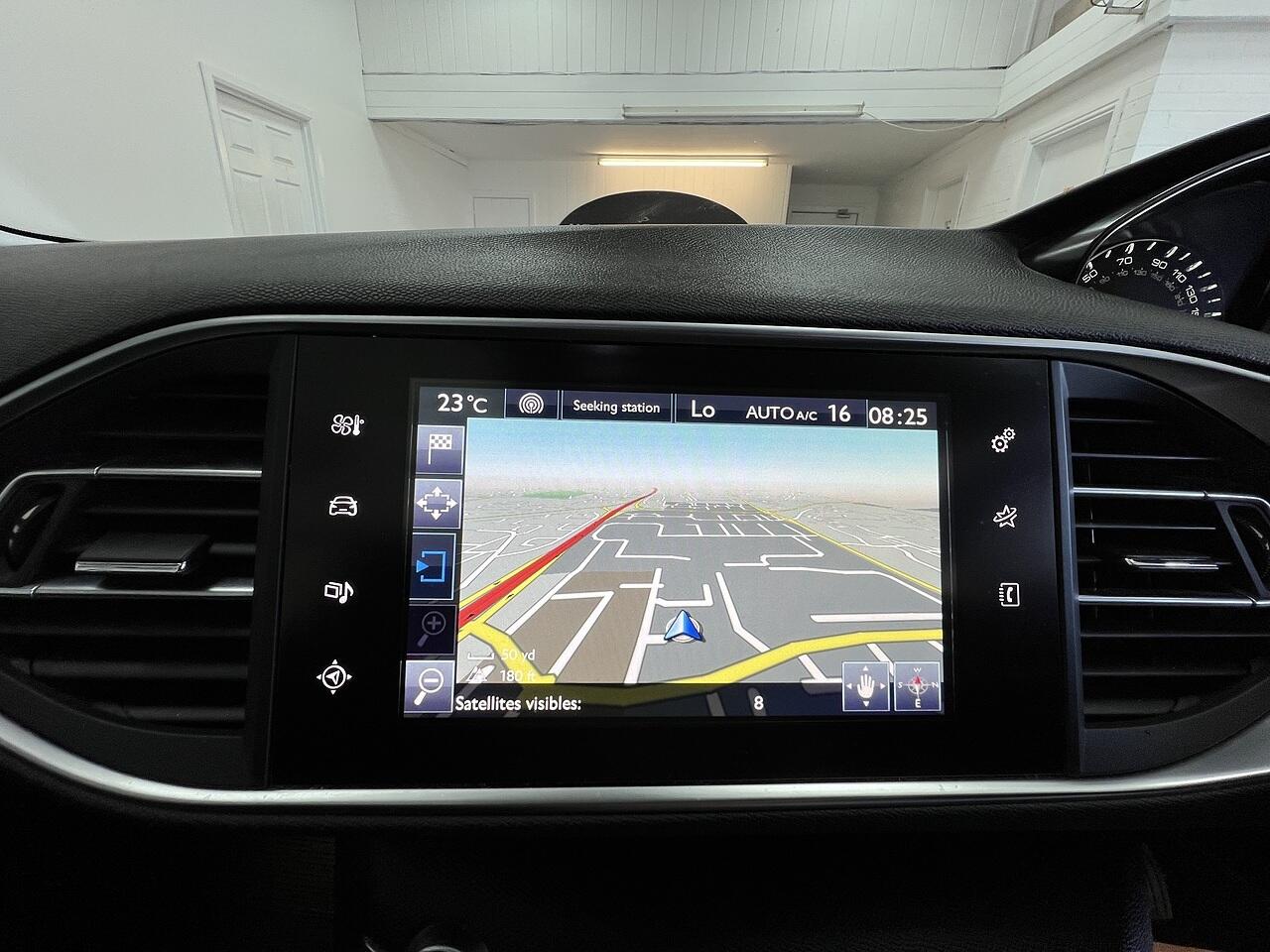 Peugeot 308 view 11