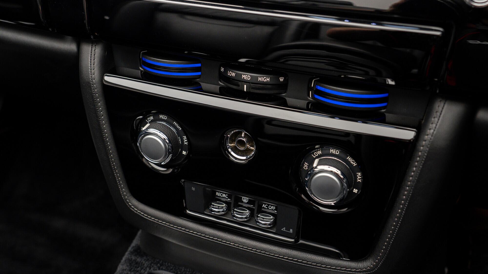 Rolls-Royce Phantom view 12
