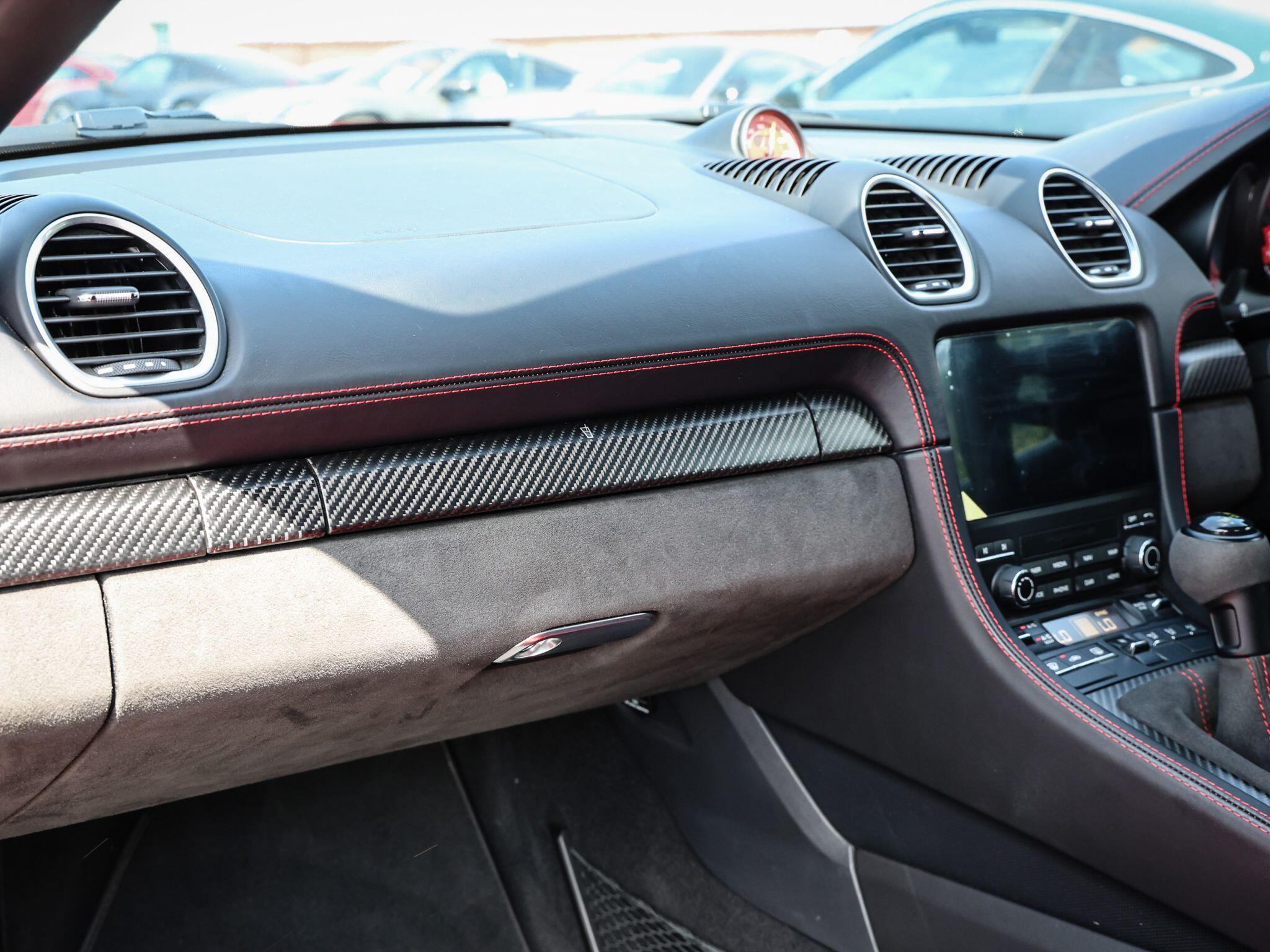 Porsche 718 Spyder view 38