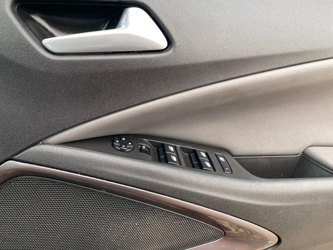 Vauxhall Crossland X view 25