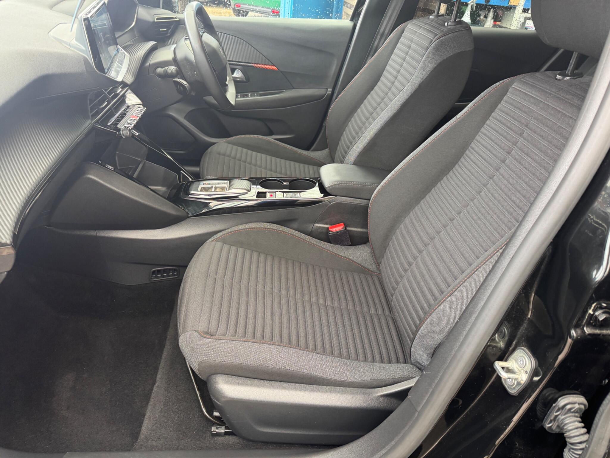 Peugeot E-208 view 21