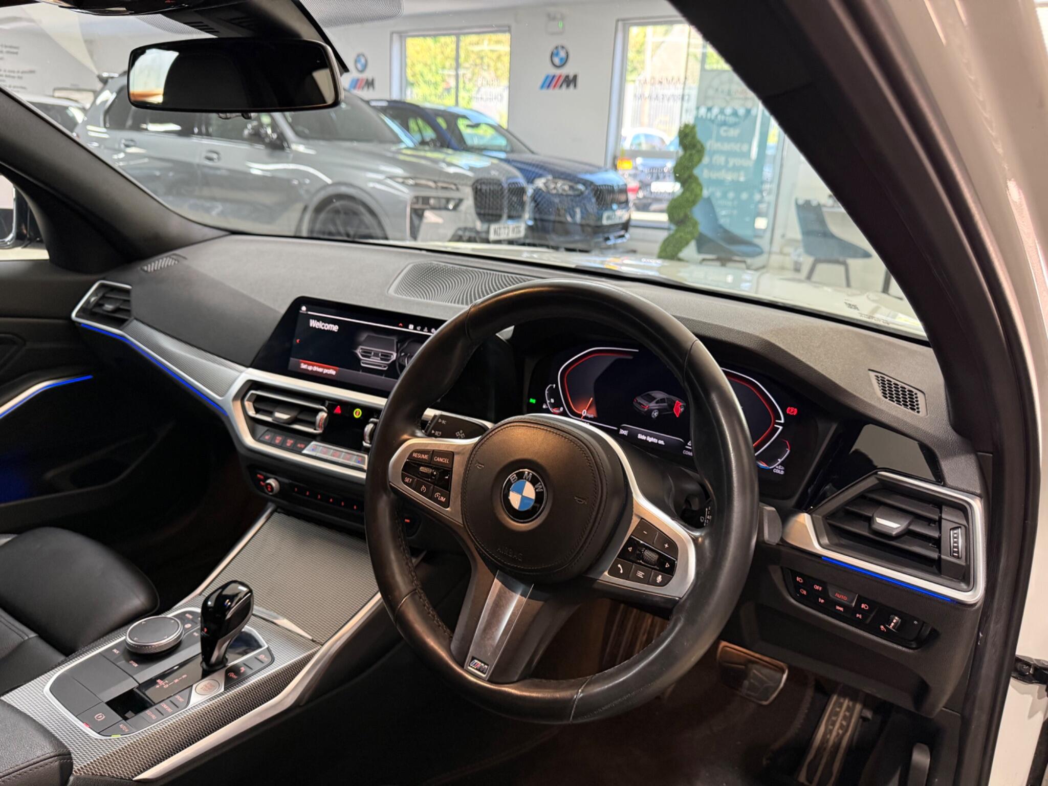 BMW 3 Series view 25