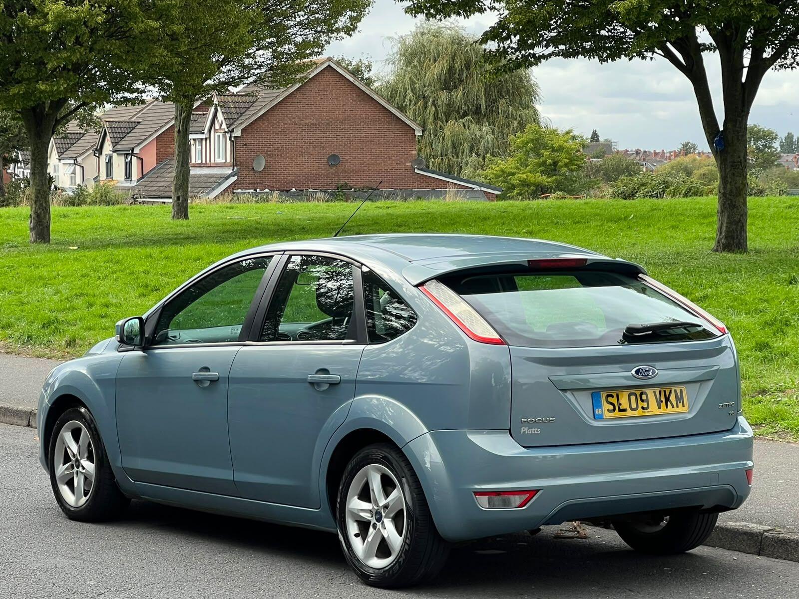Ford Focus view 12