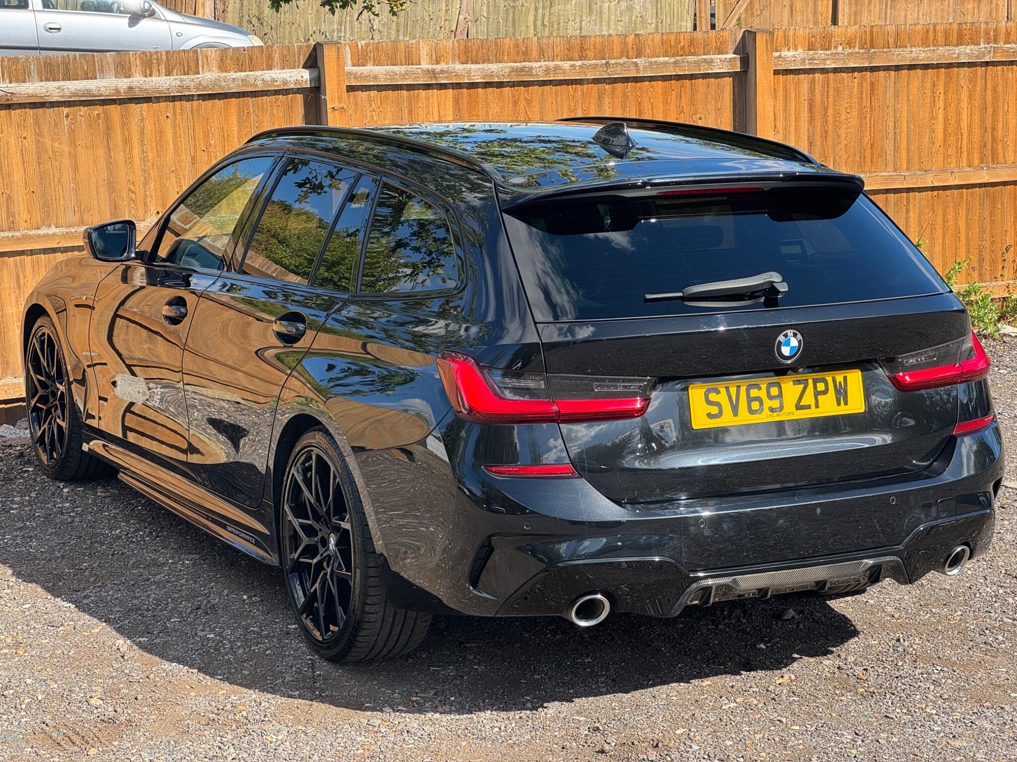 BMW 3 Series view 8
