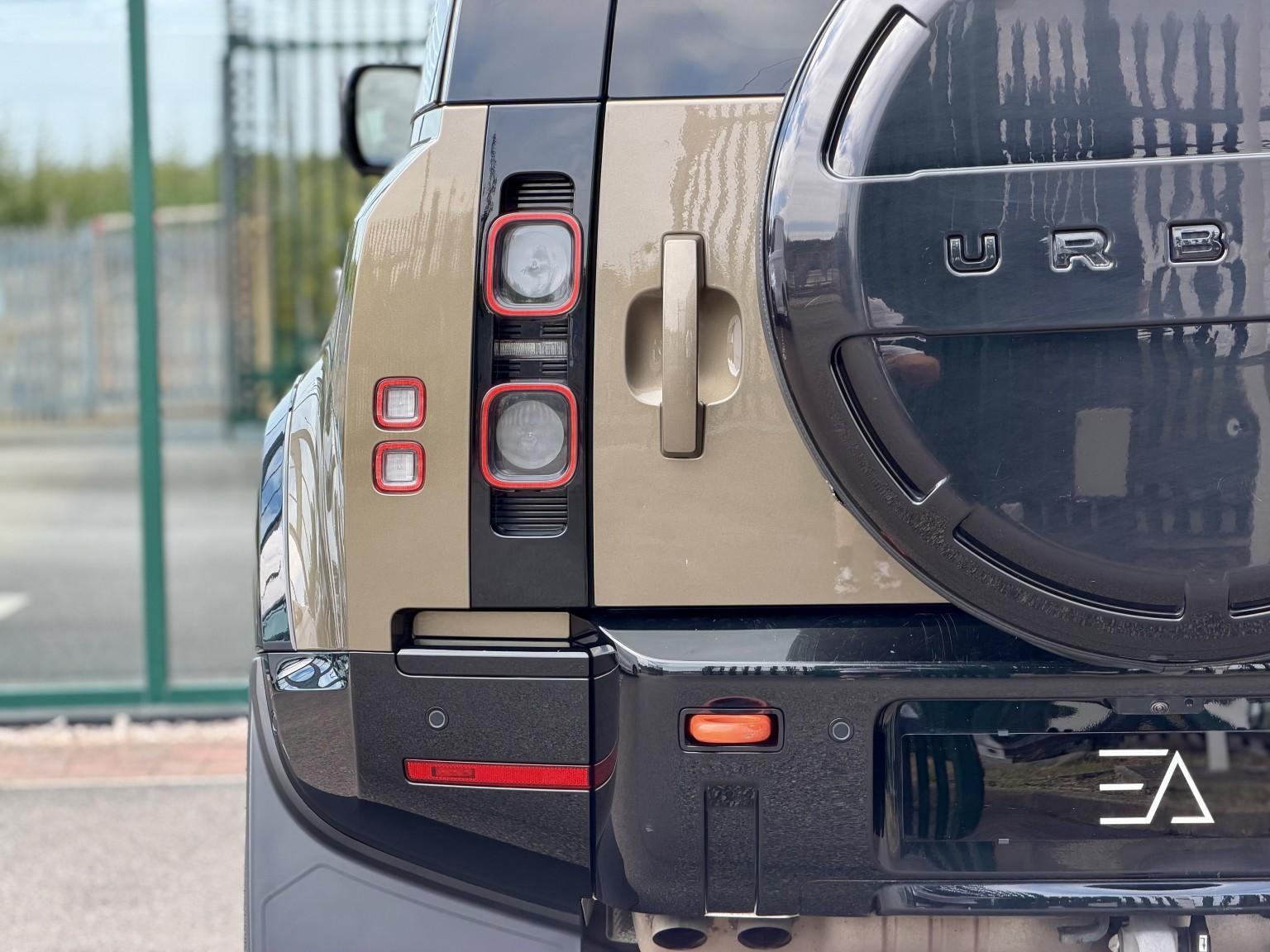 Land Rover Defender view 24