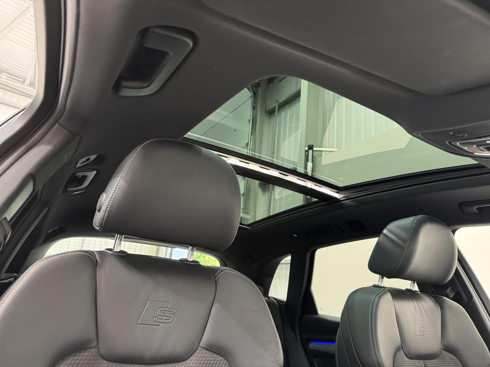 Audi Q5 view 24