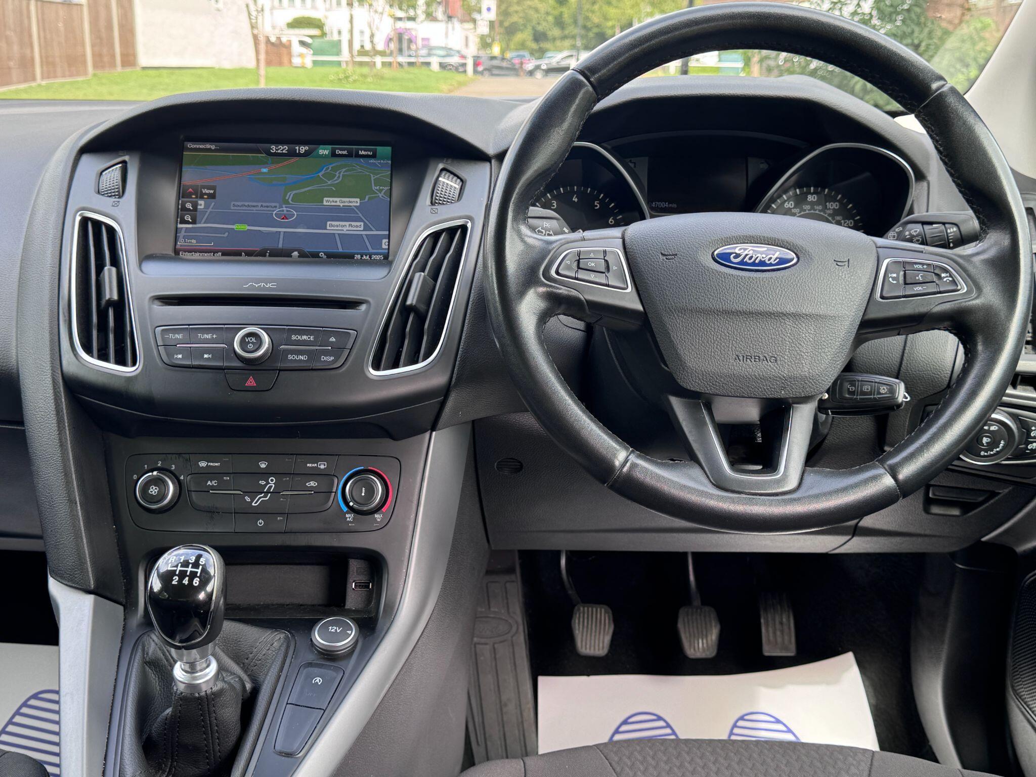 2016 Ford Focus image 26