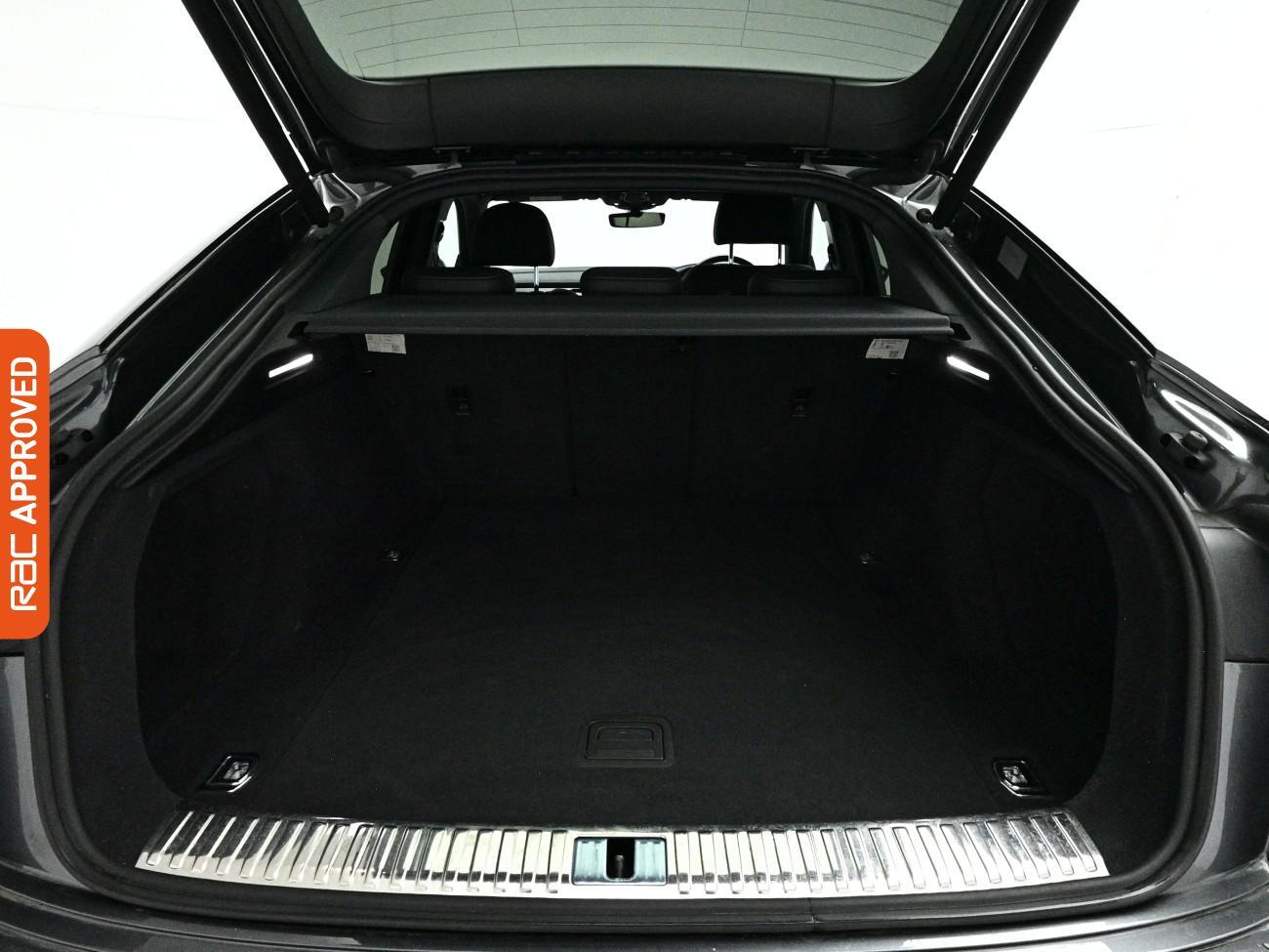 Audi E-Tron view 29