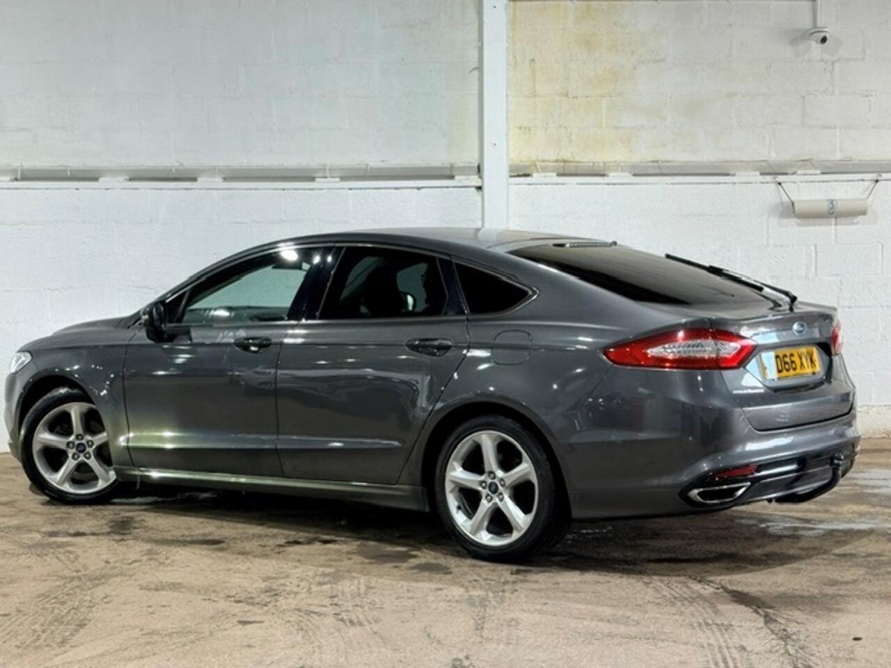 Ford Mondeo view 35