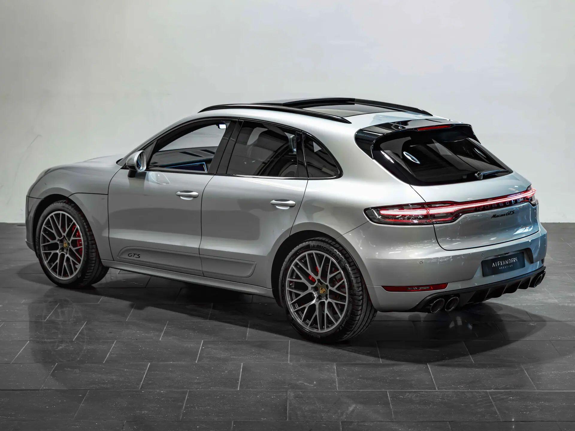 Porsche Macan view 5