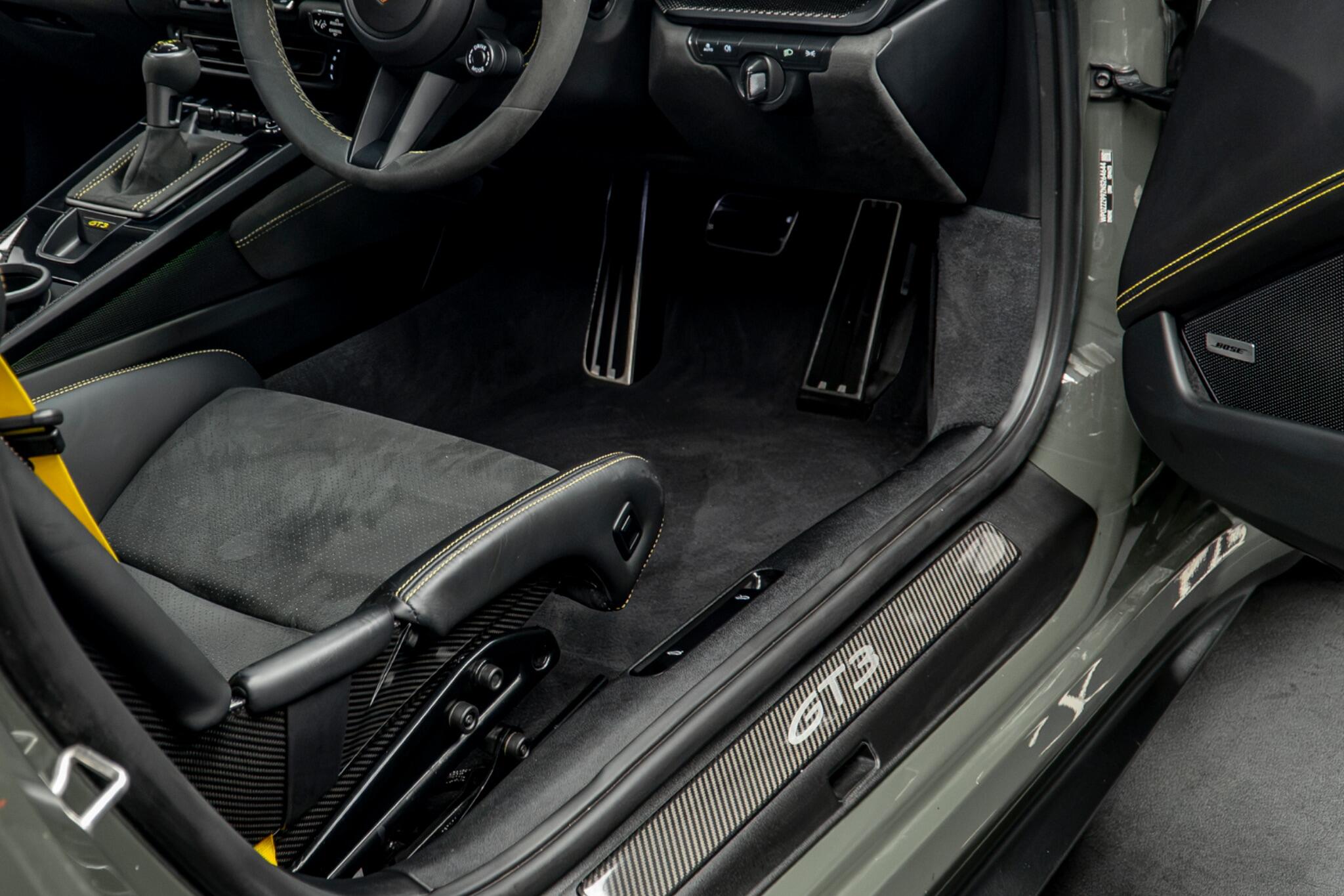 Porsche 911 view 48