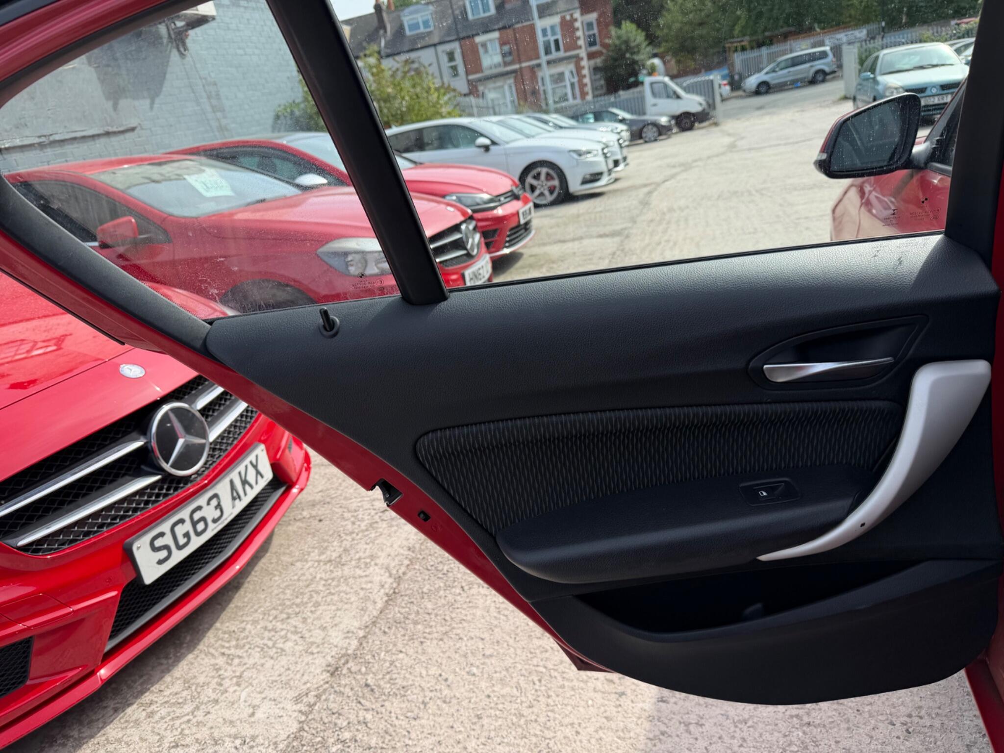 BMW 1 Series view 36