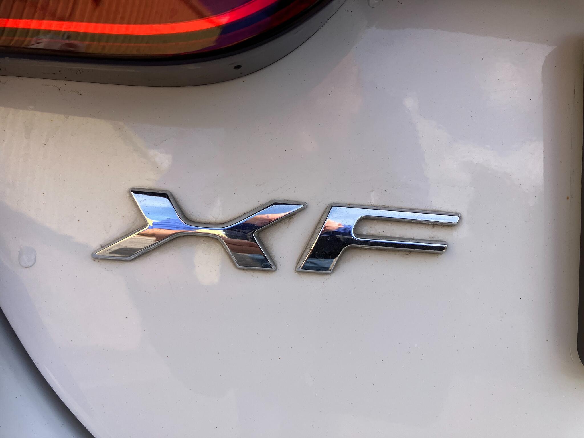 Jaguar XF view 32