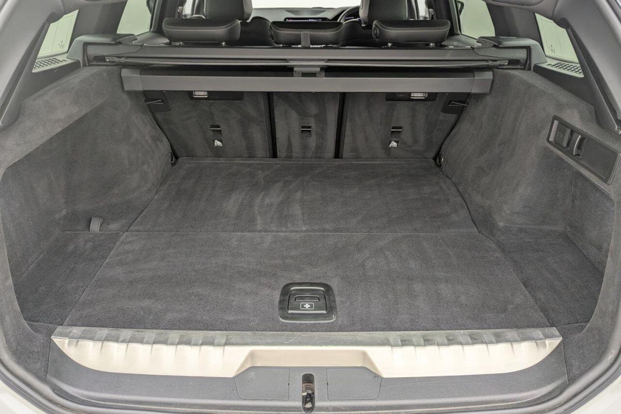 BMW 3 Series view 17