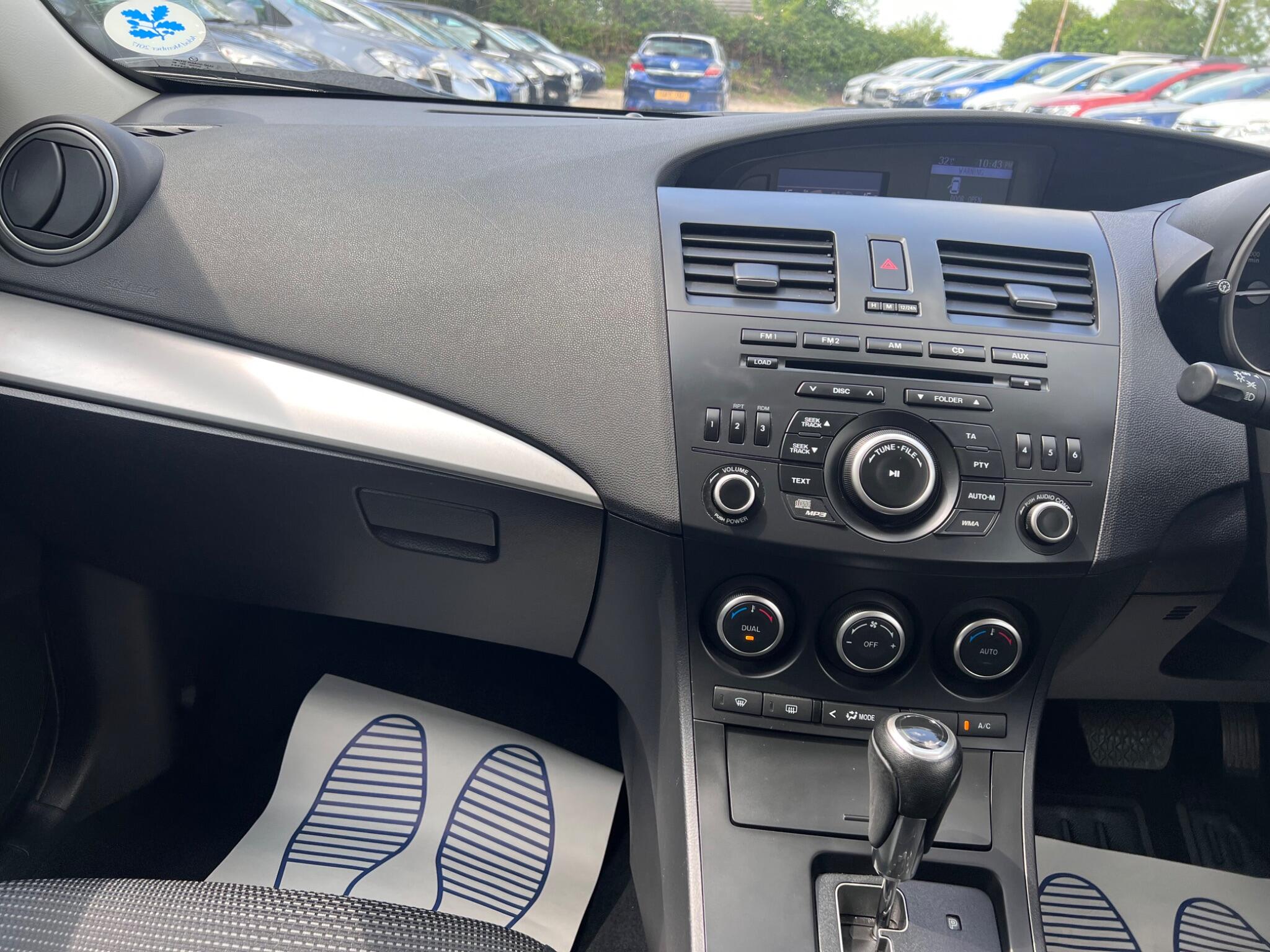 Mazda Mazda3 view 30