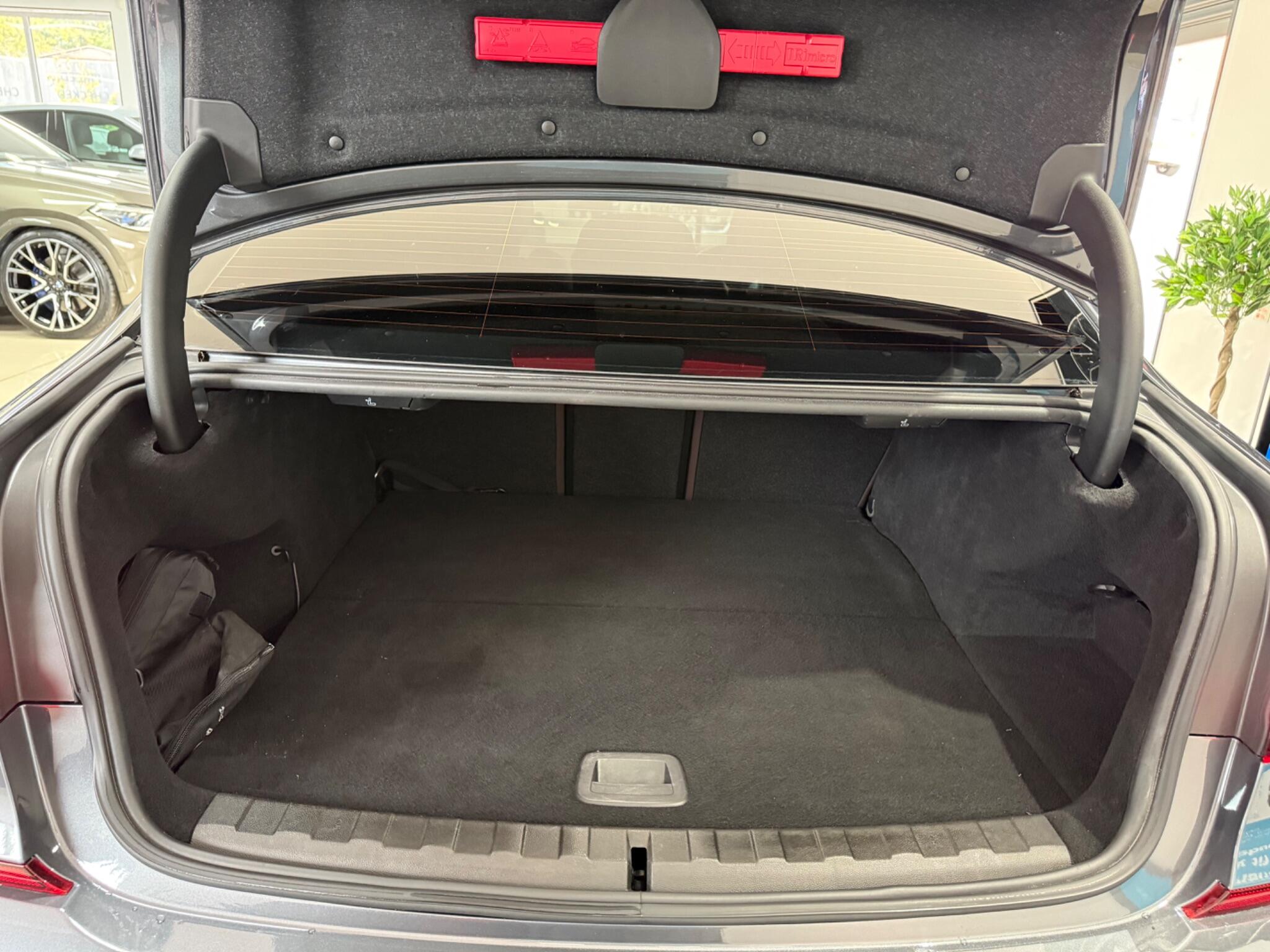 BMW 3 Series view 29