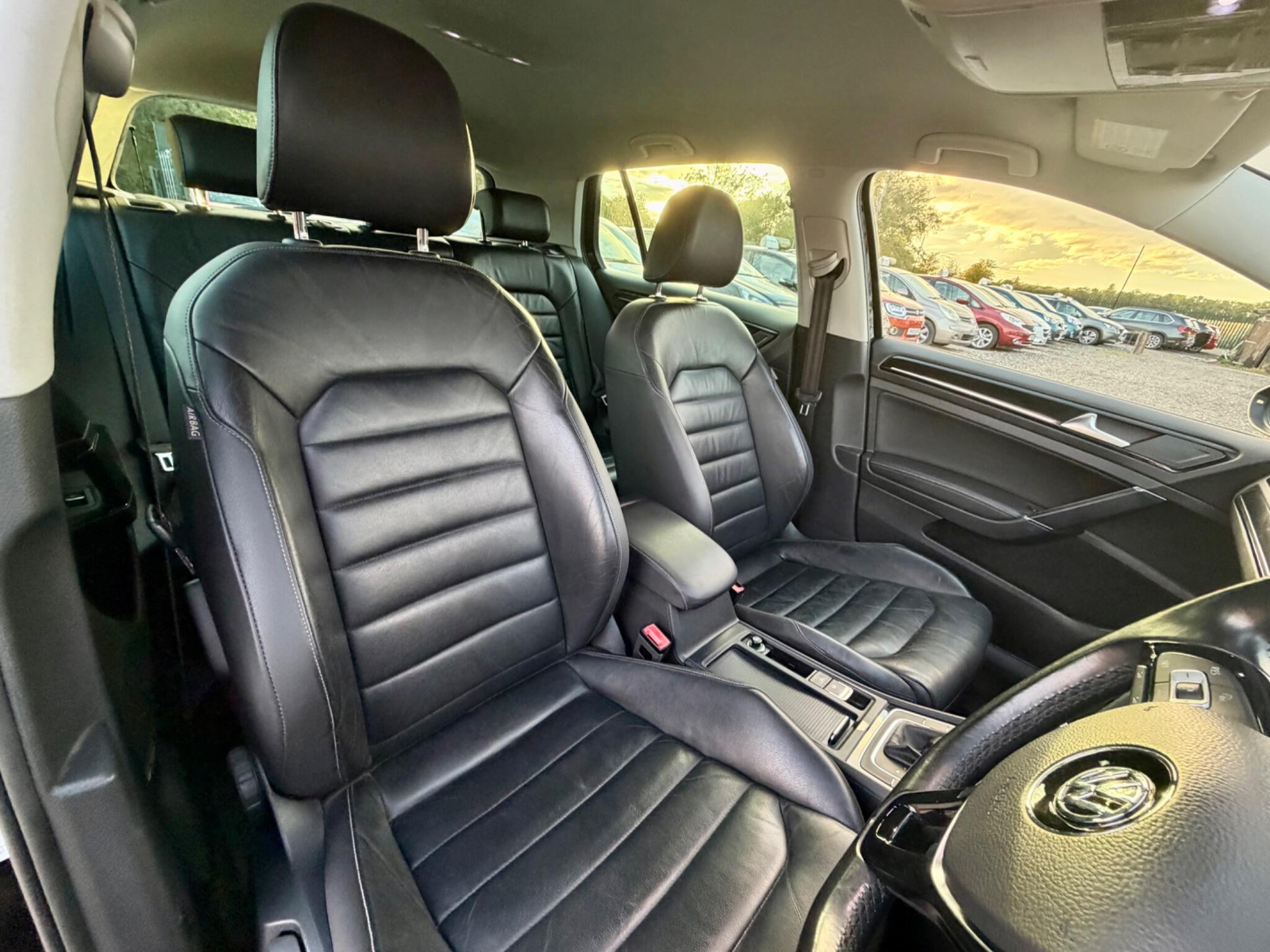 Volkswagen Golf view 25