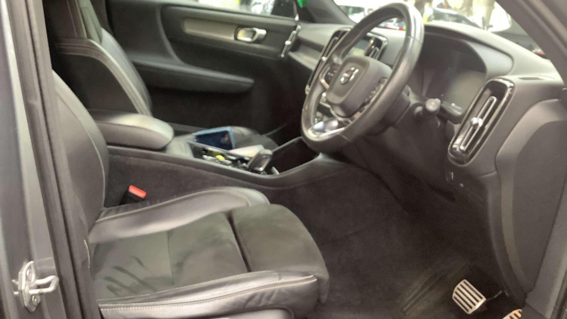 Volvo XC40 view 12