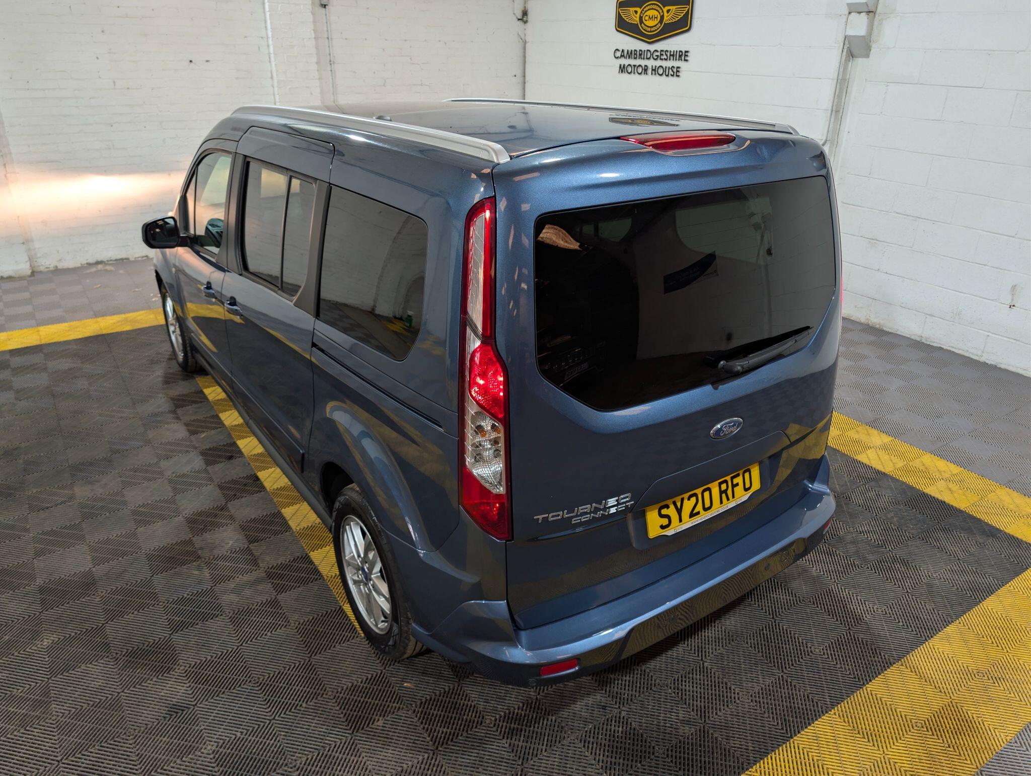 Ford Grand Tourneo Connect view 2