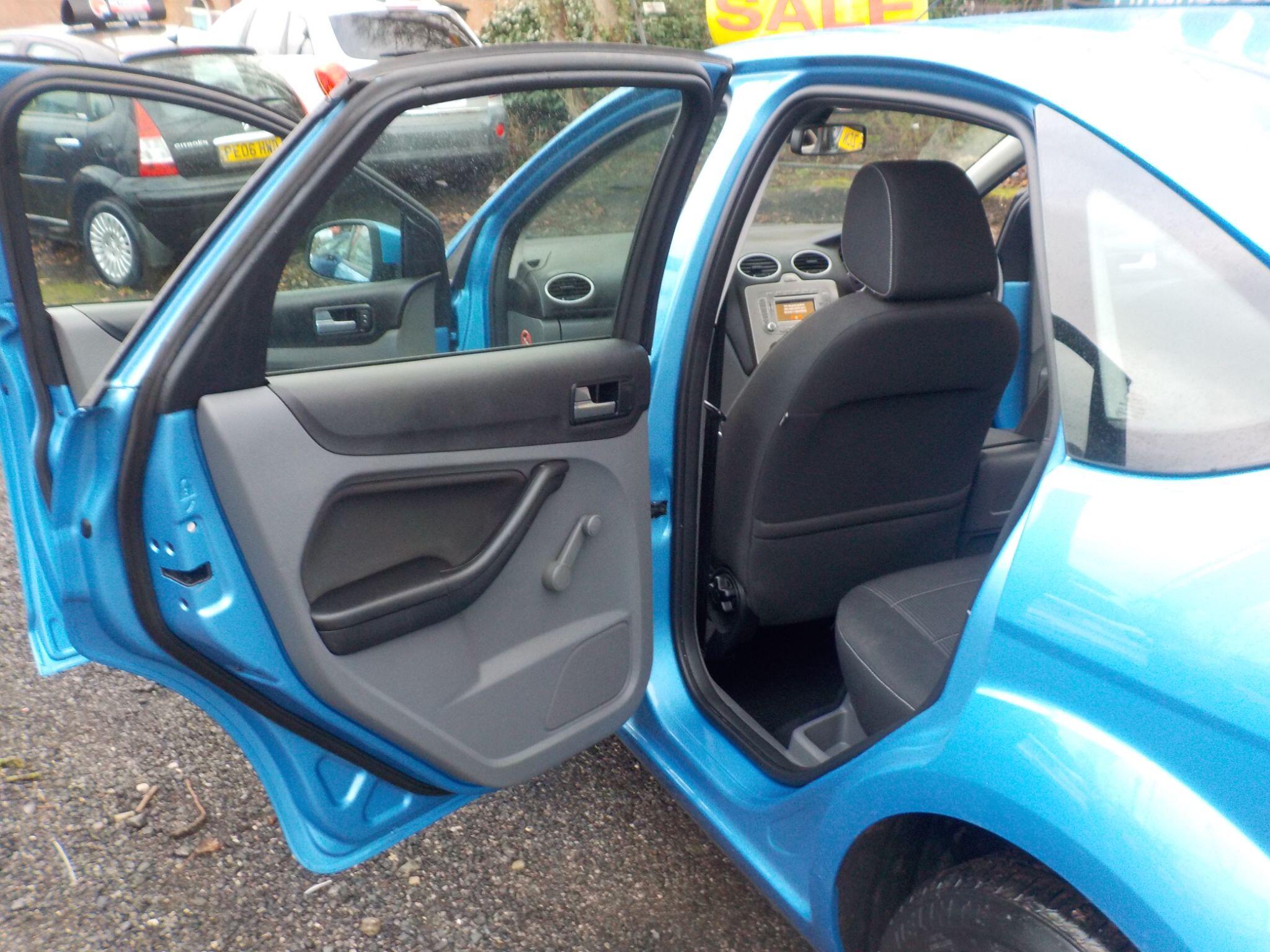 Ford Focus 1.6 Sport Auto 5dr