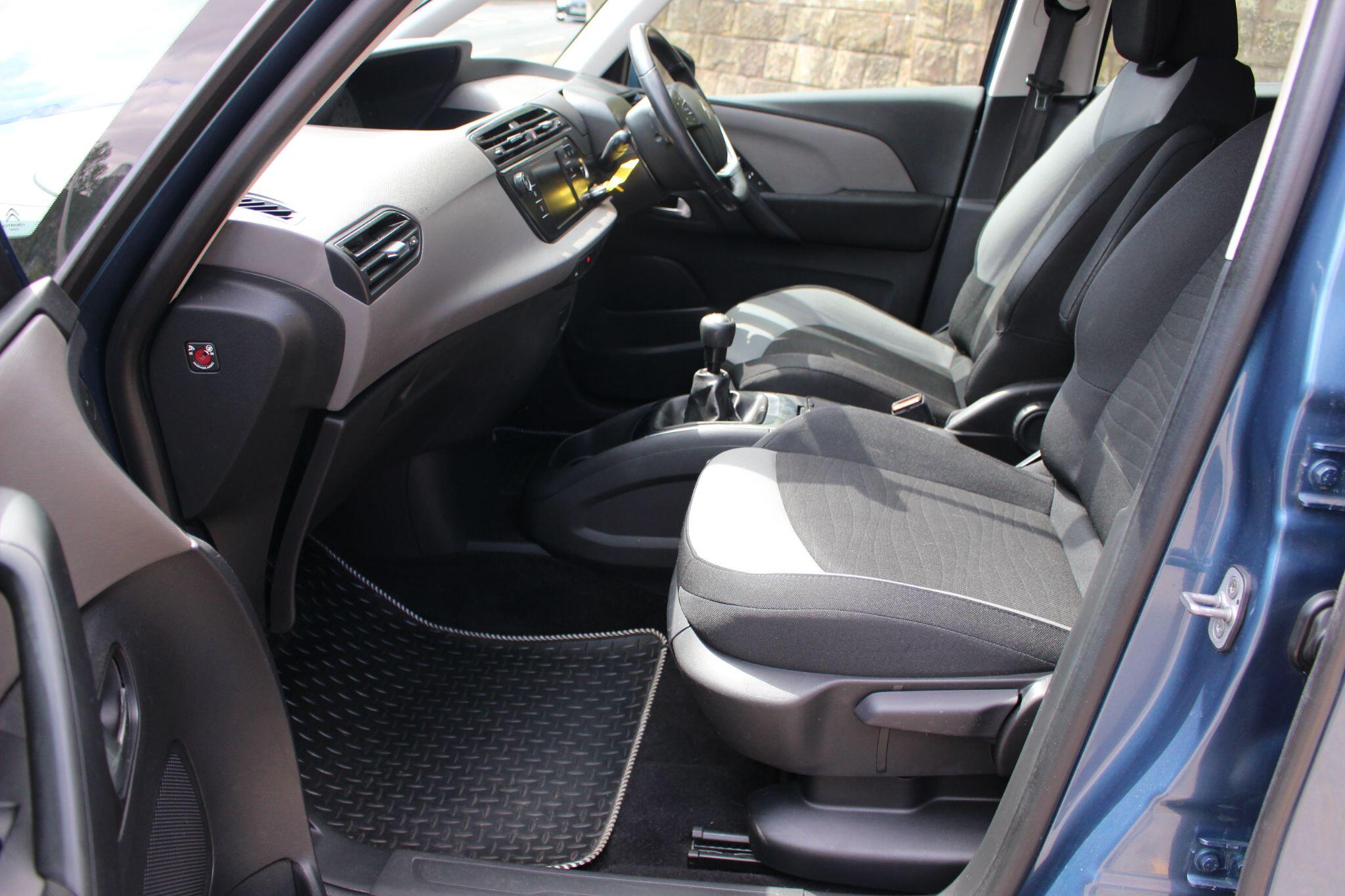 Citroen Grand C4 Picasso view 16