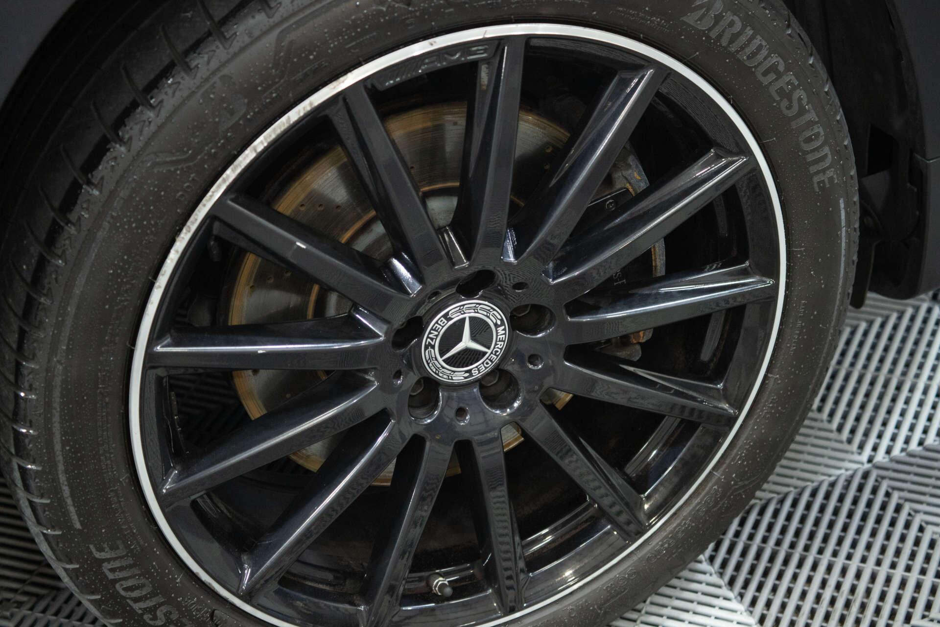 Mercedes-Benz GLB view 9
