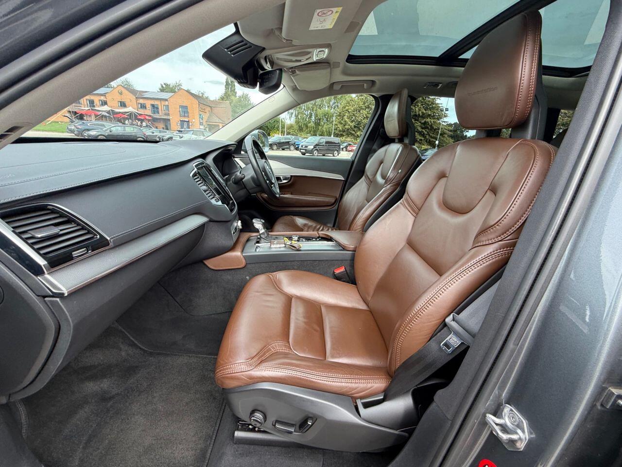 Volvo XC90 view 11