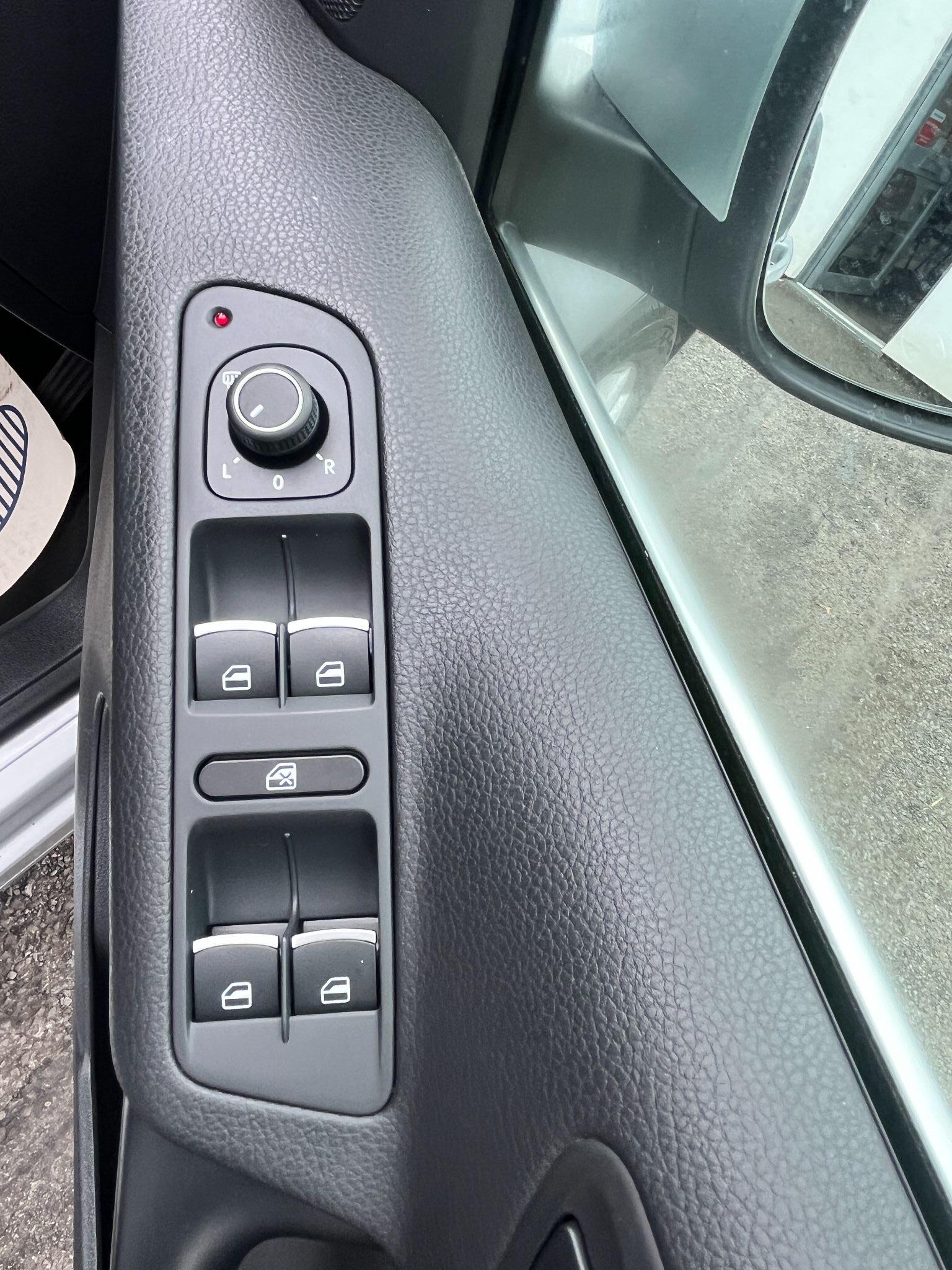 Volkswagen Tiguan view 12