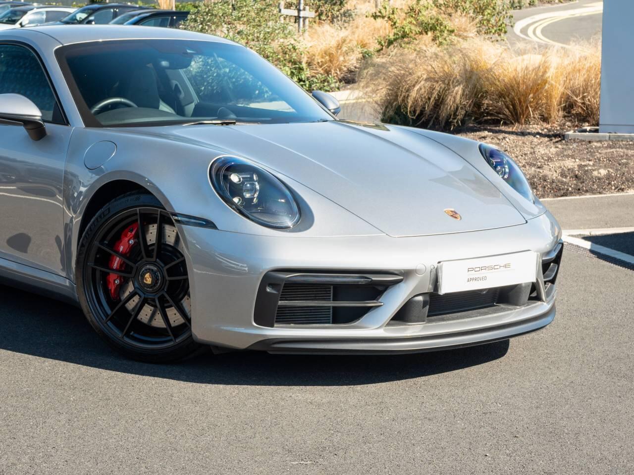 Porsche 911 view 15