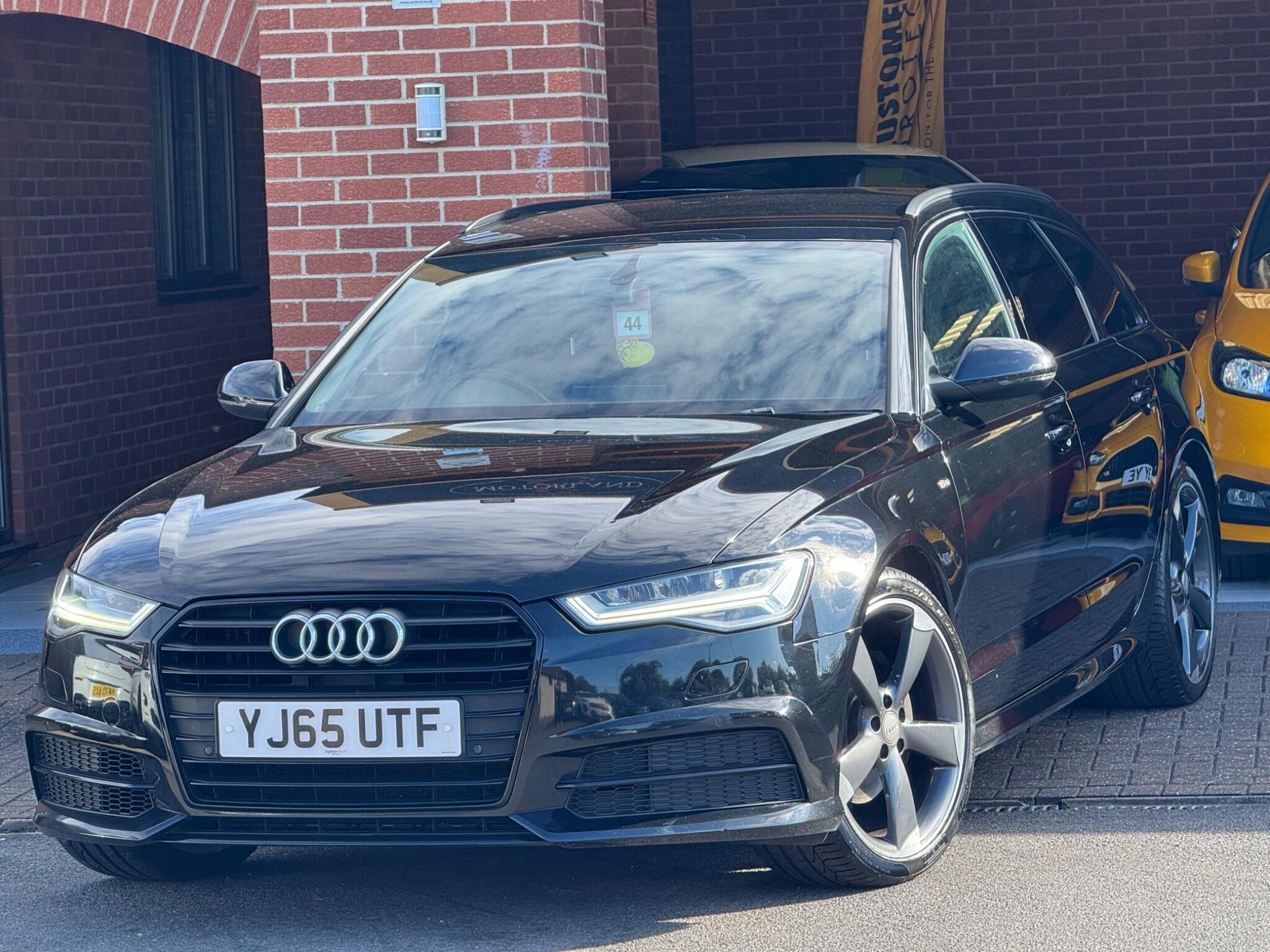 Audi A6 Avant view 2