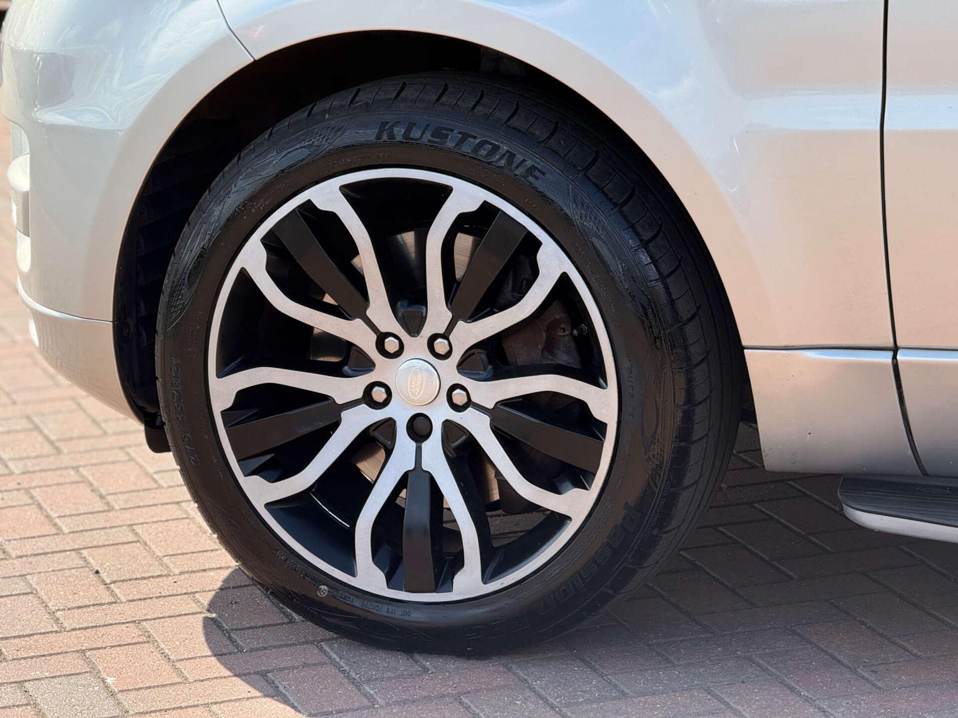 Land Rover Range Rover Sport view 8
