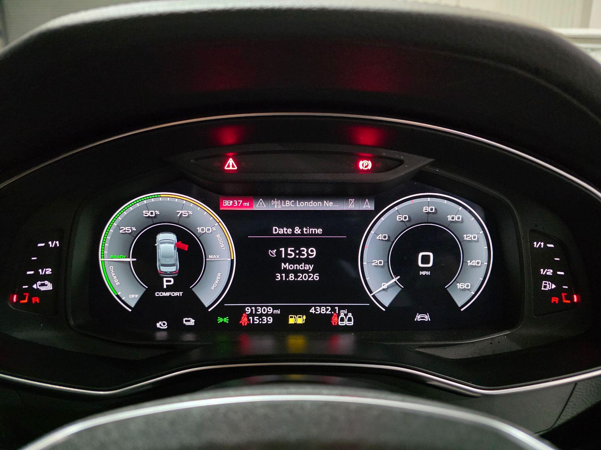 Audi A6 Saloon view 13