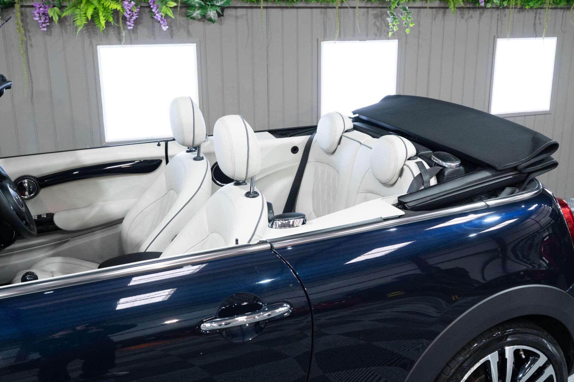 Mini Convertible view 10