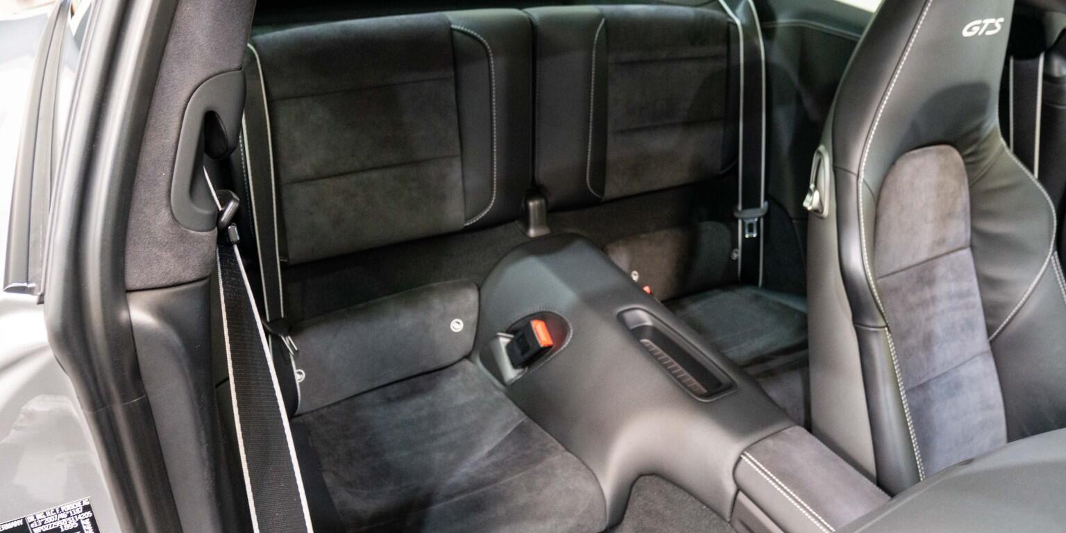 Porsche 911 view 16