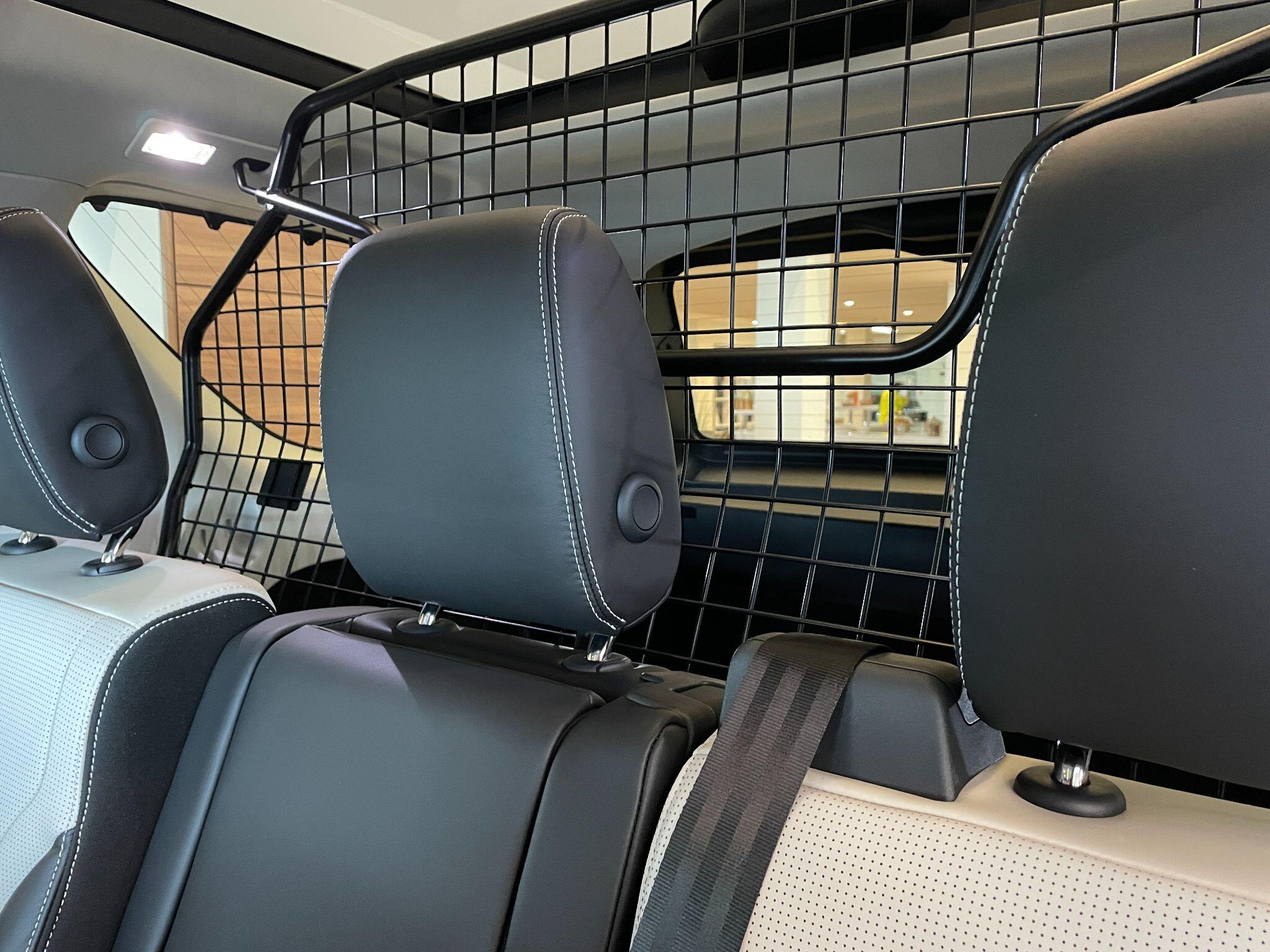 Land Rover Discovery view 11