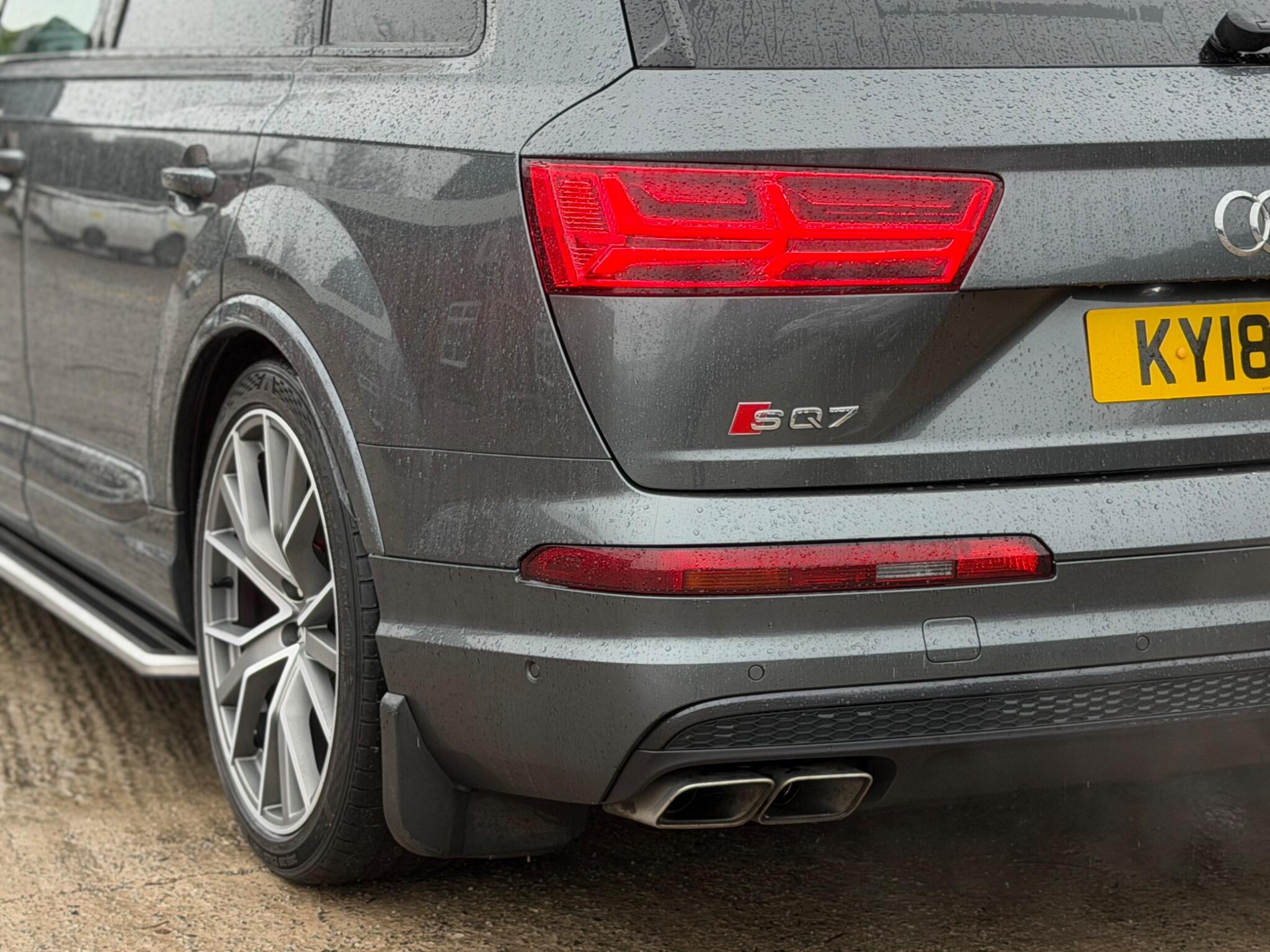 Audi SQ7 view 24