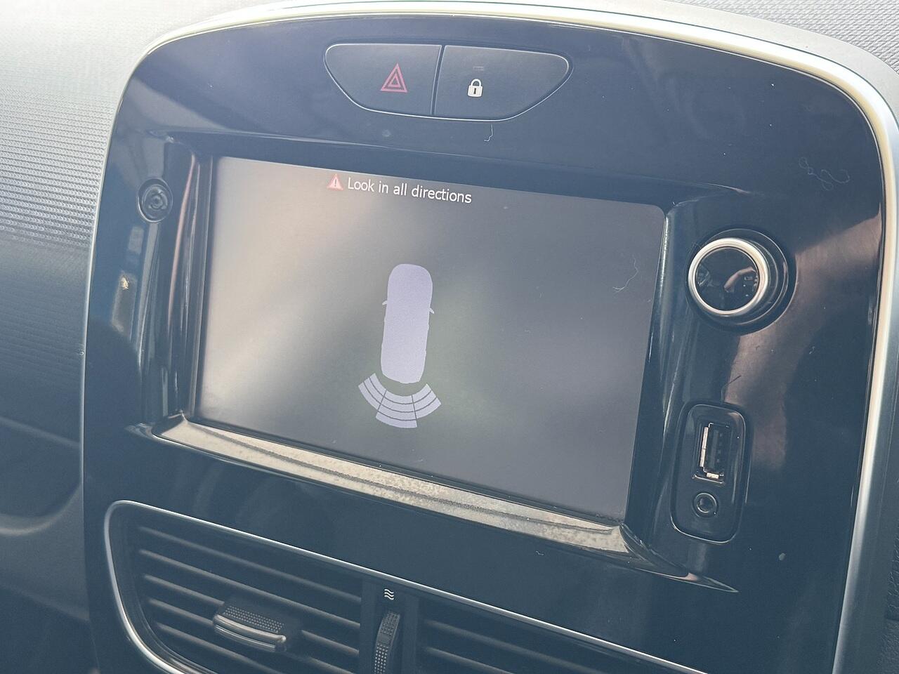 Renault Clio view 18