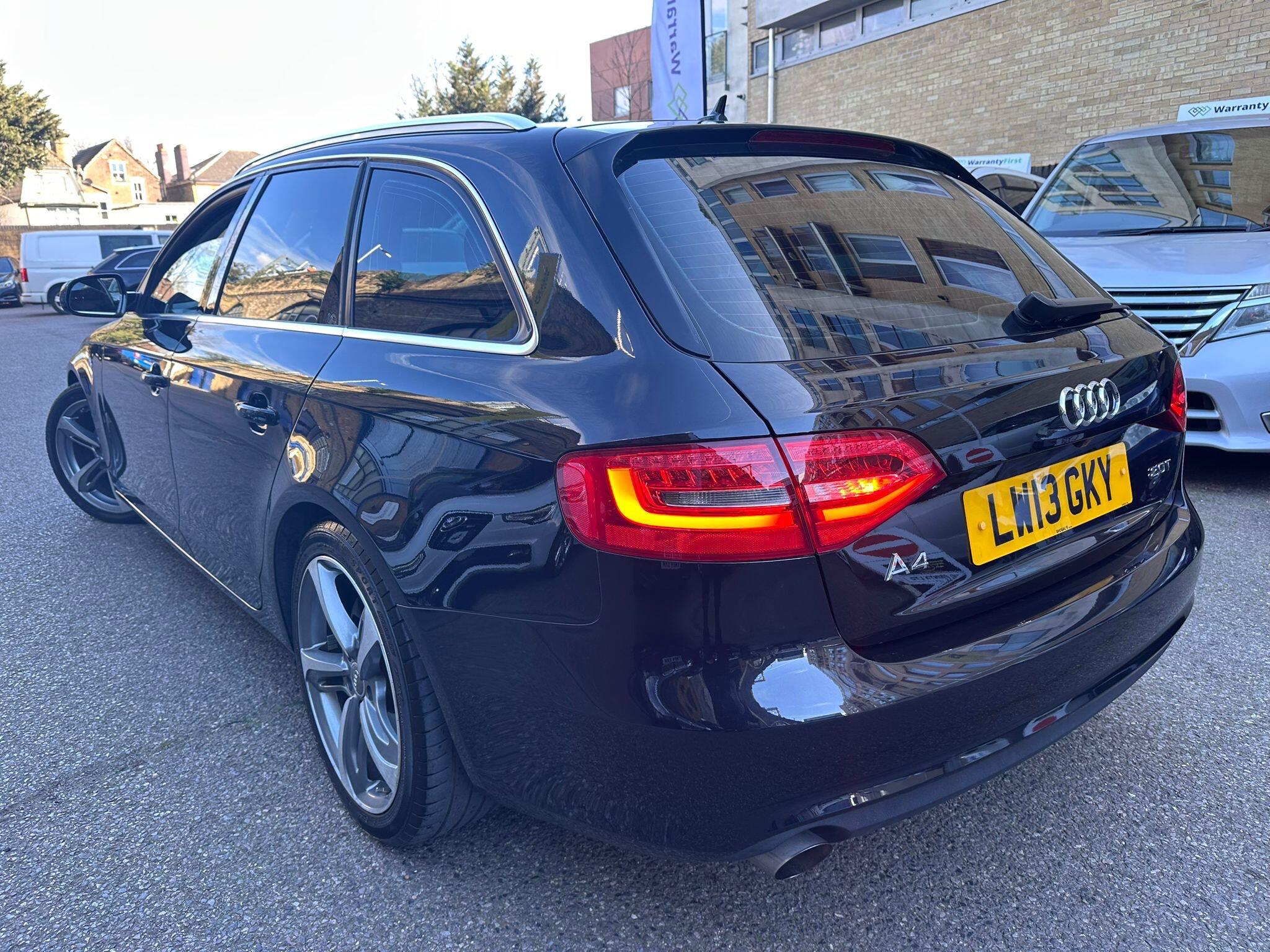 Audi A4 Avant view 4