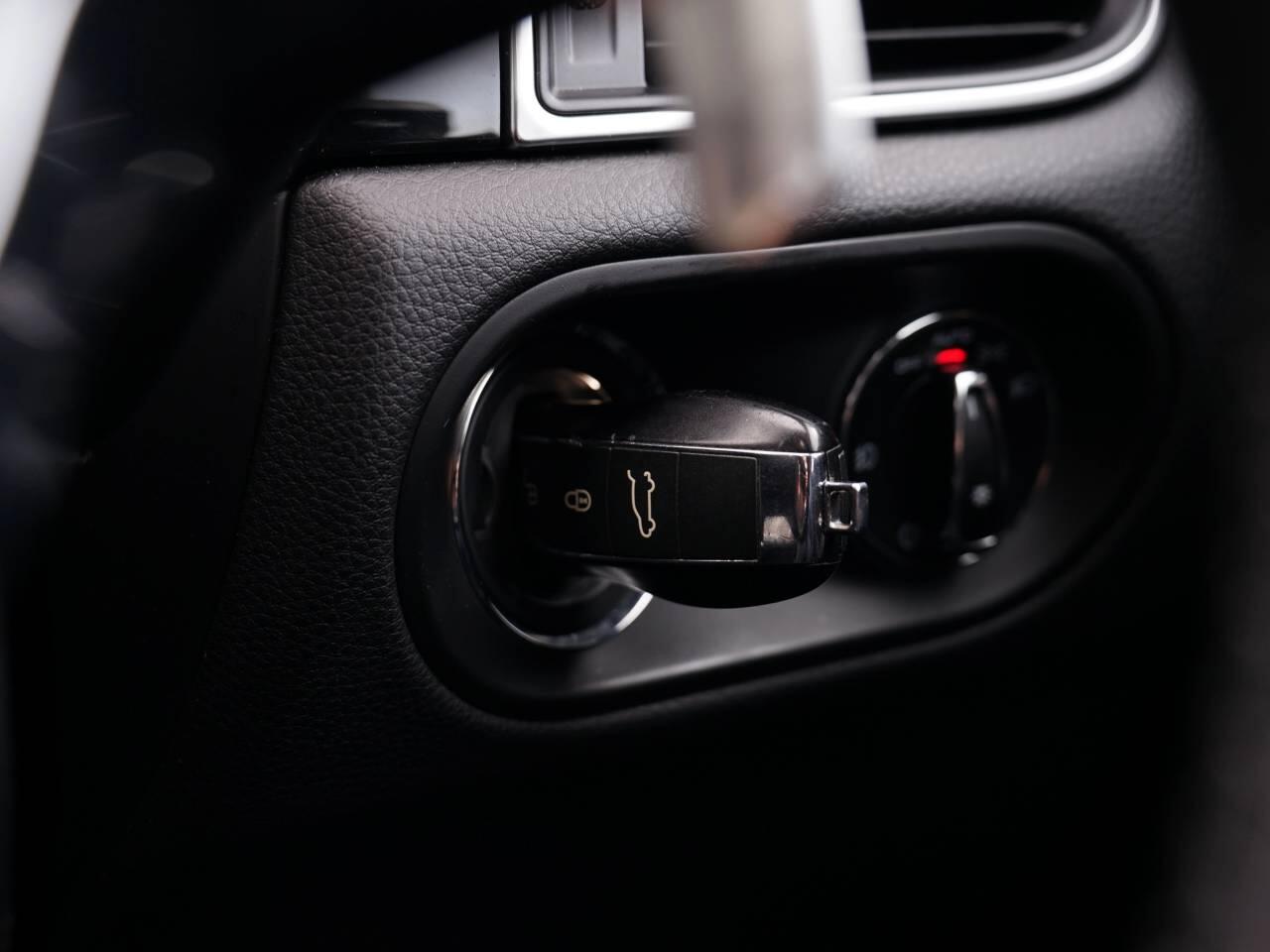 Porsche Macan view 27