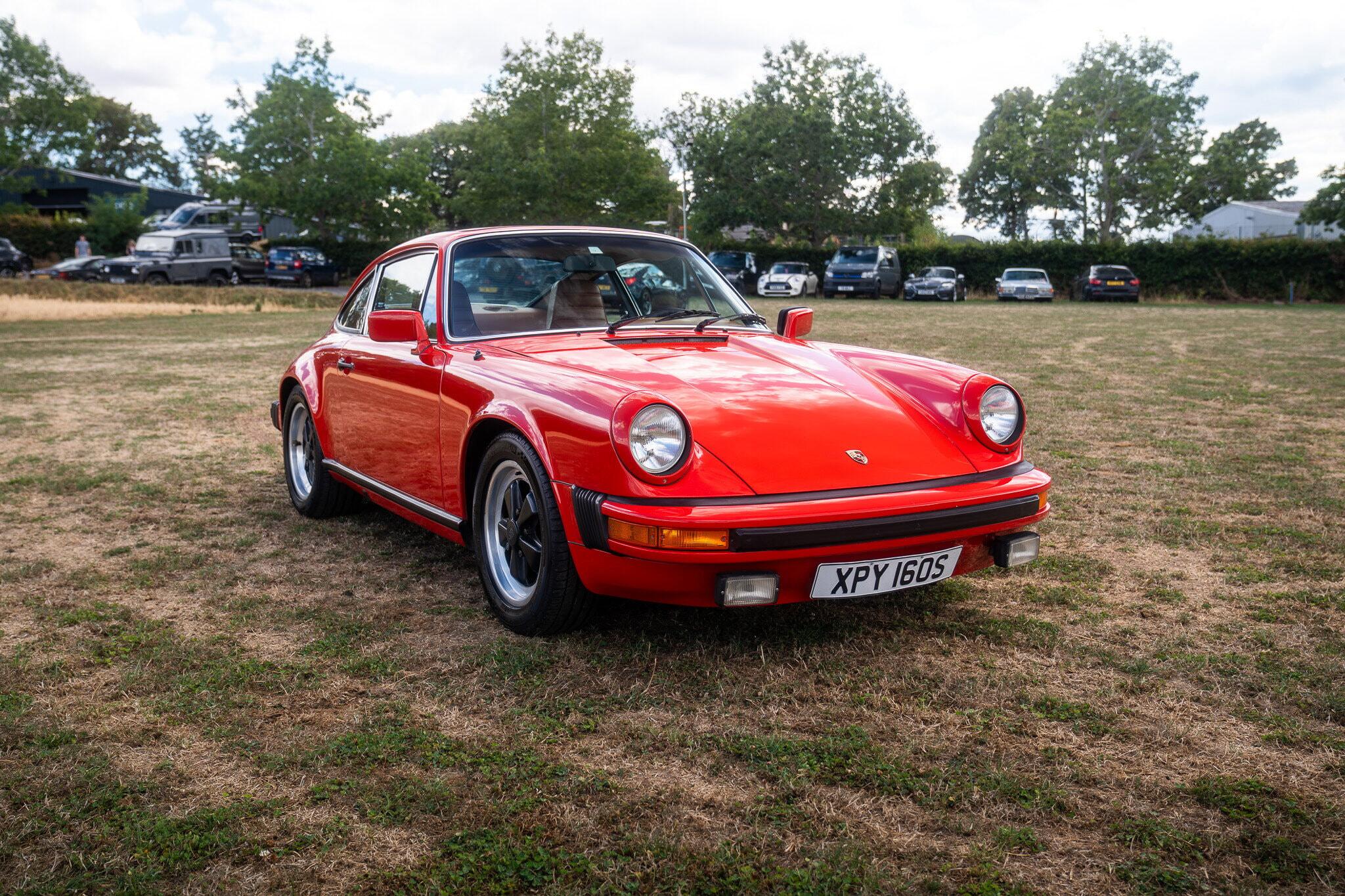 Porsche 911 view 6